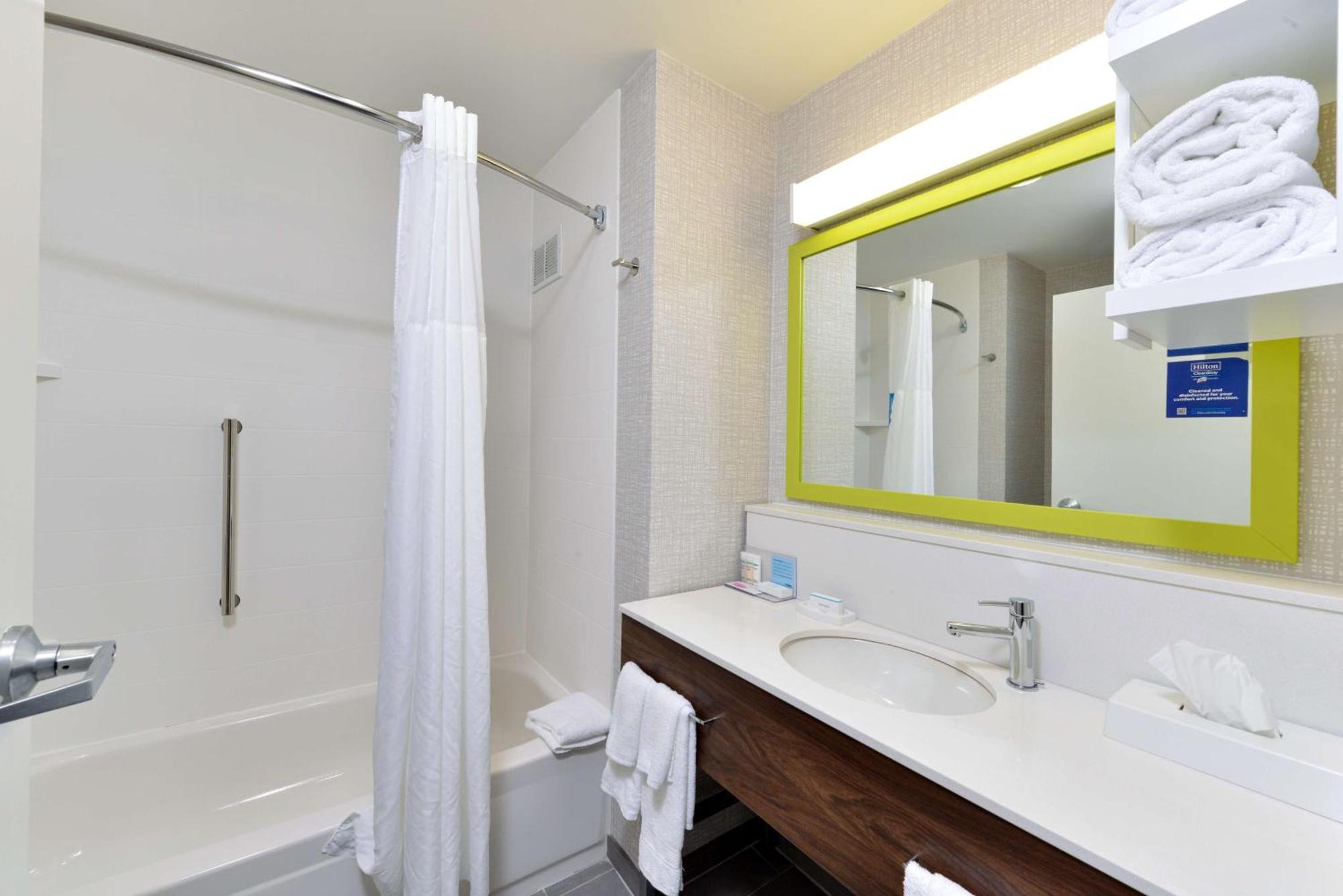 Hampton By Hilton Panama Hotel