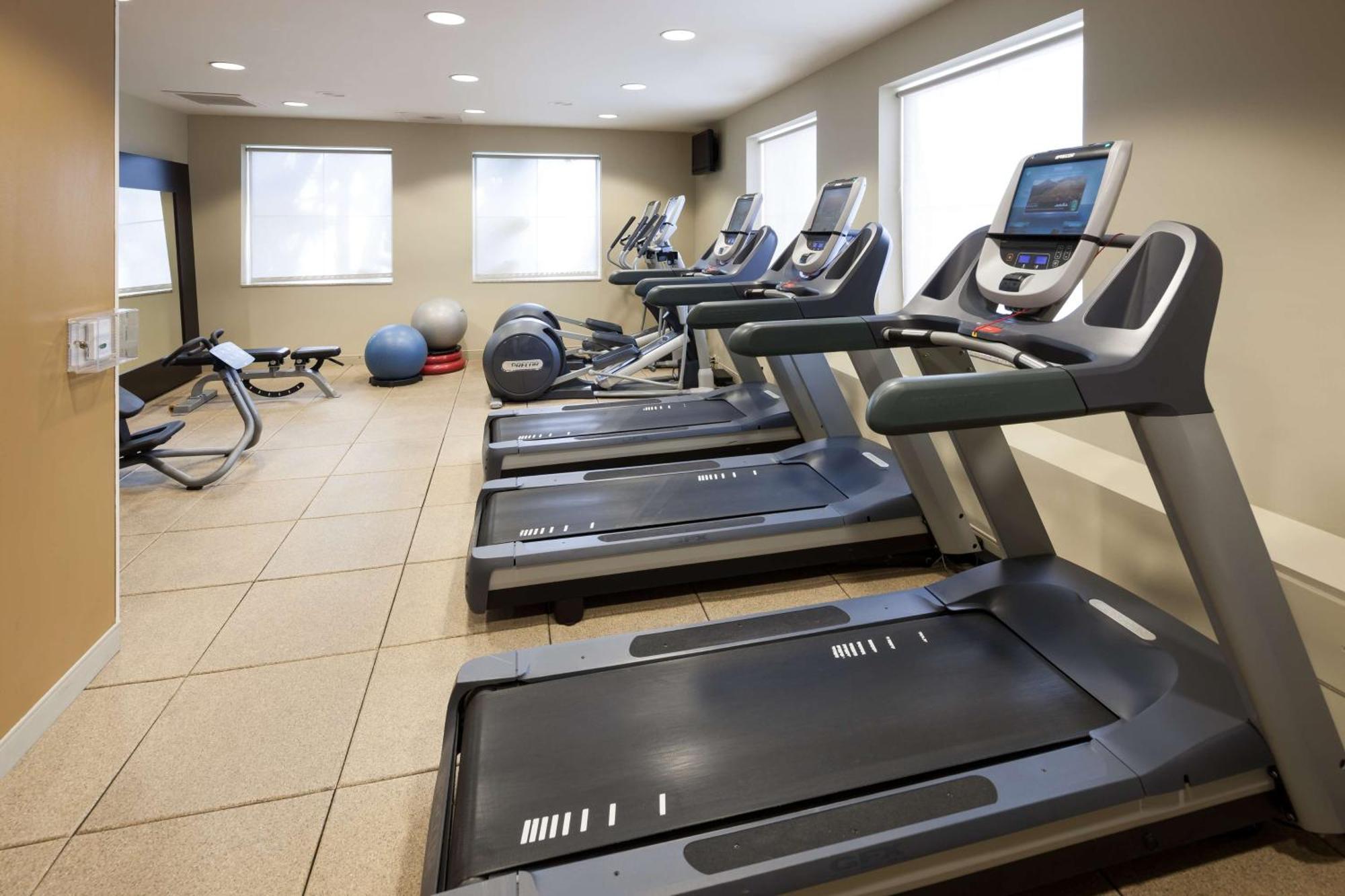 Embassy By Hilton Brandon 4* Tampa