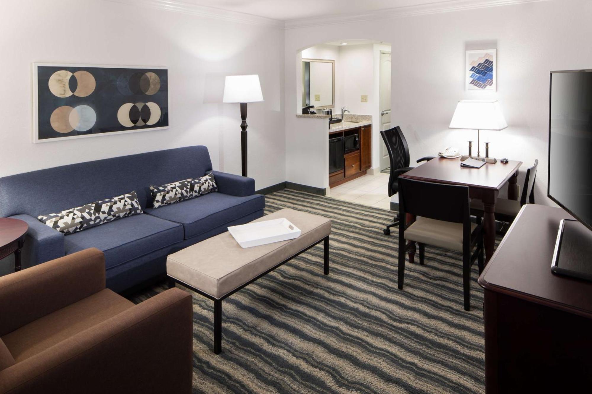 Embassy By Hilton Brandon Tampa