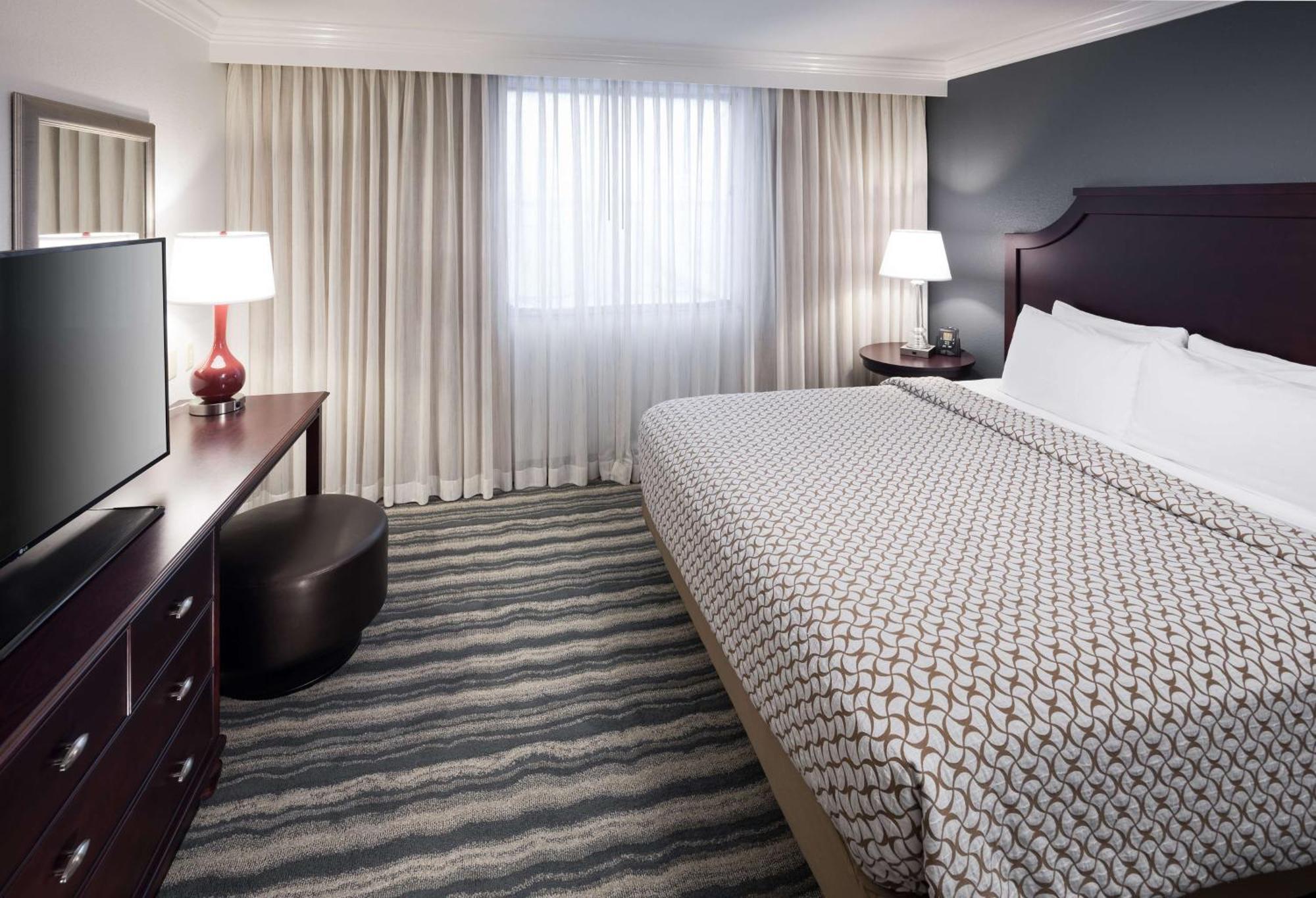 Hotel Embassy By Hilton Brandon