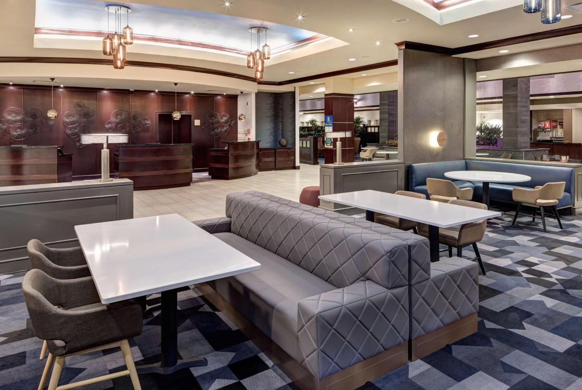 Embassy By Hilton Brandon Hotel 4*