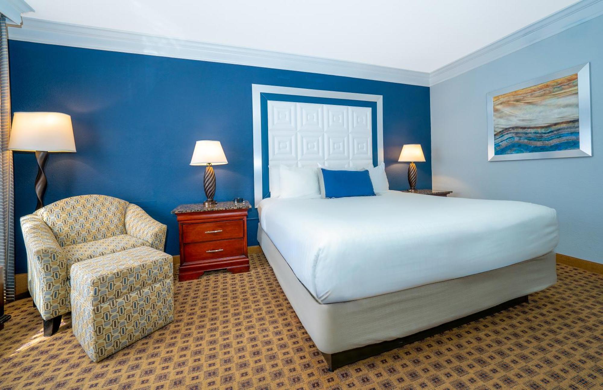 Rosen Plaza Orlando Convention Center 4*