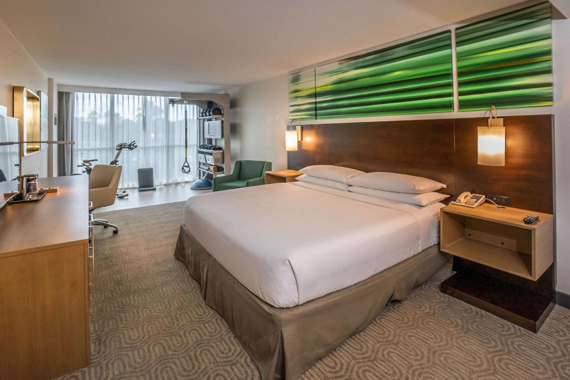 Doubletree By Hilton At The Entrance To Universal Hotel Orlando