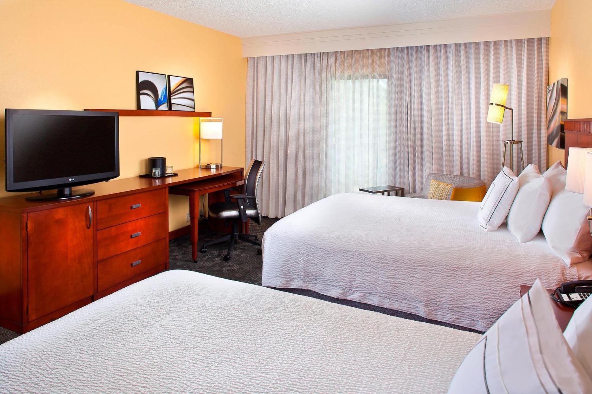 Courtyard Miami Airport West Hotel 3*