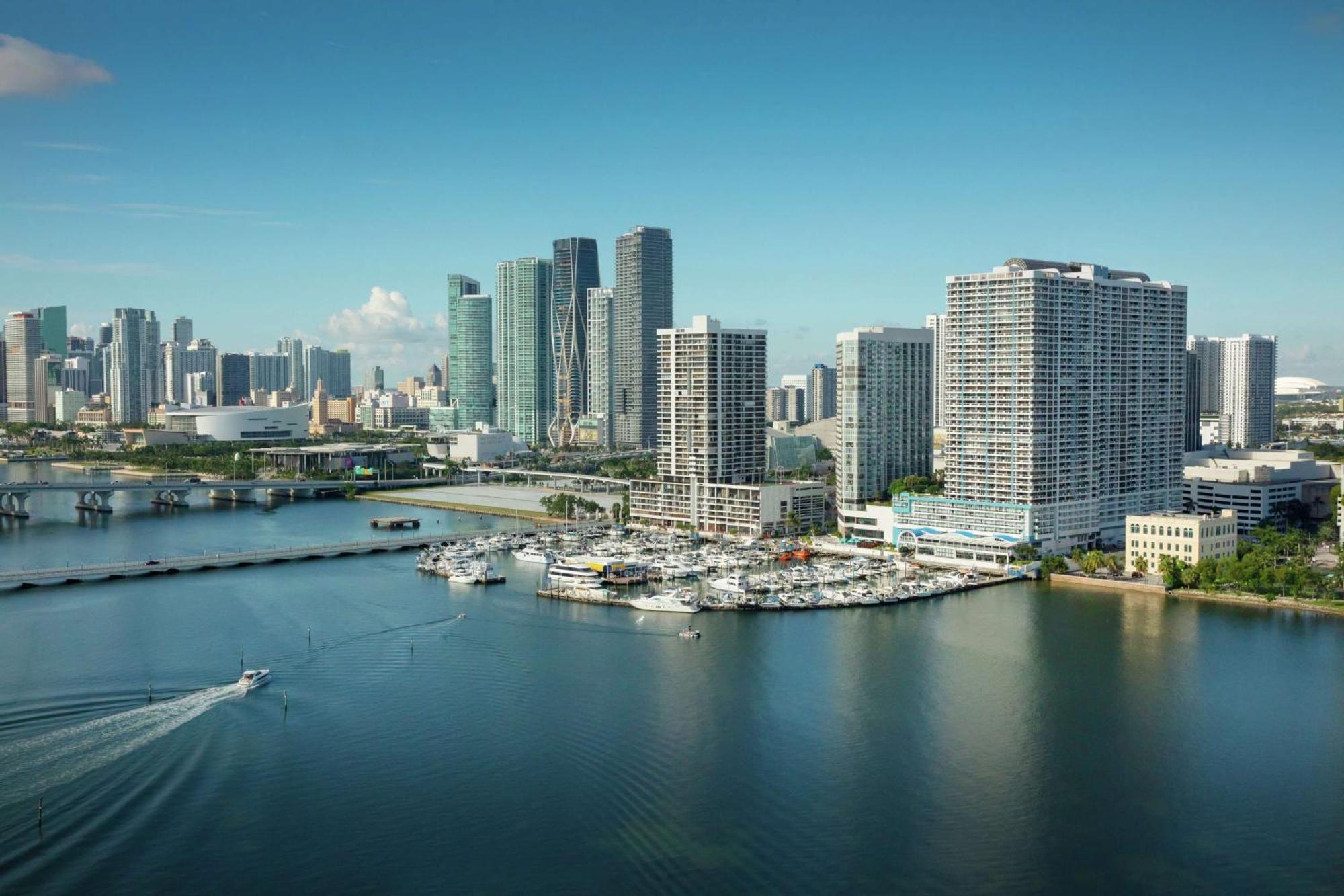 Doubletree By Hilton Grand Biscayne Bay 4*