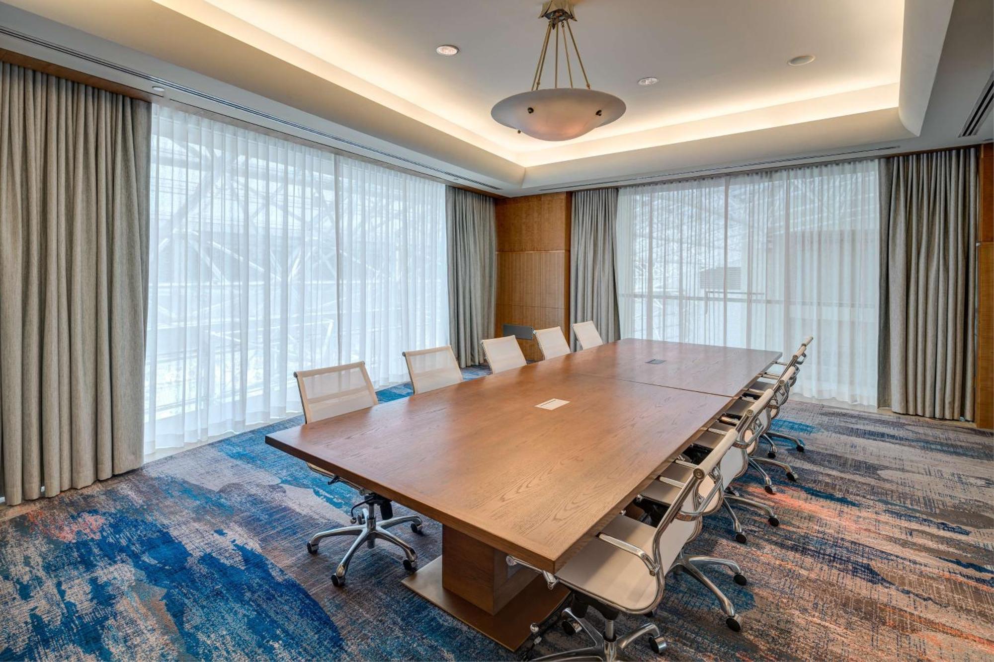 The Diplomat Hollywood, Curio Collection By Hilton