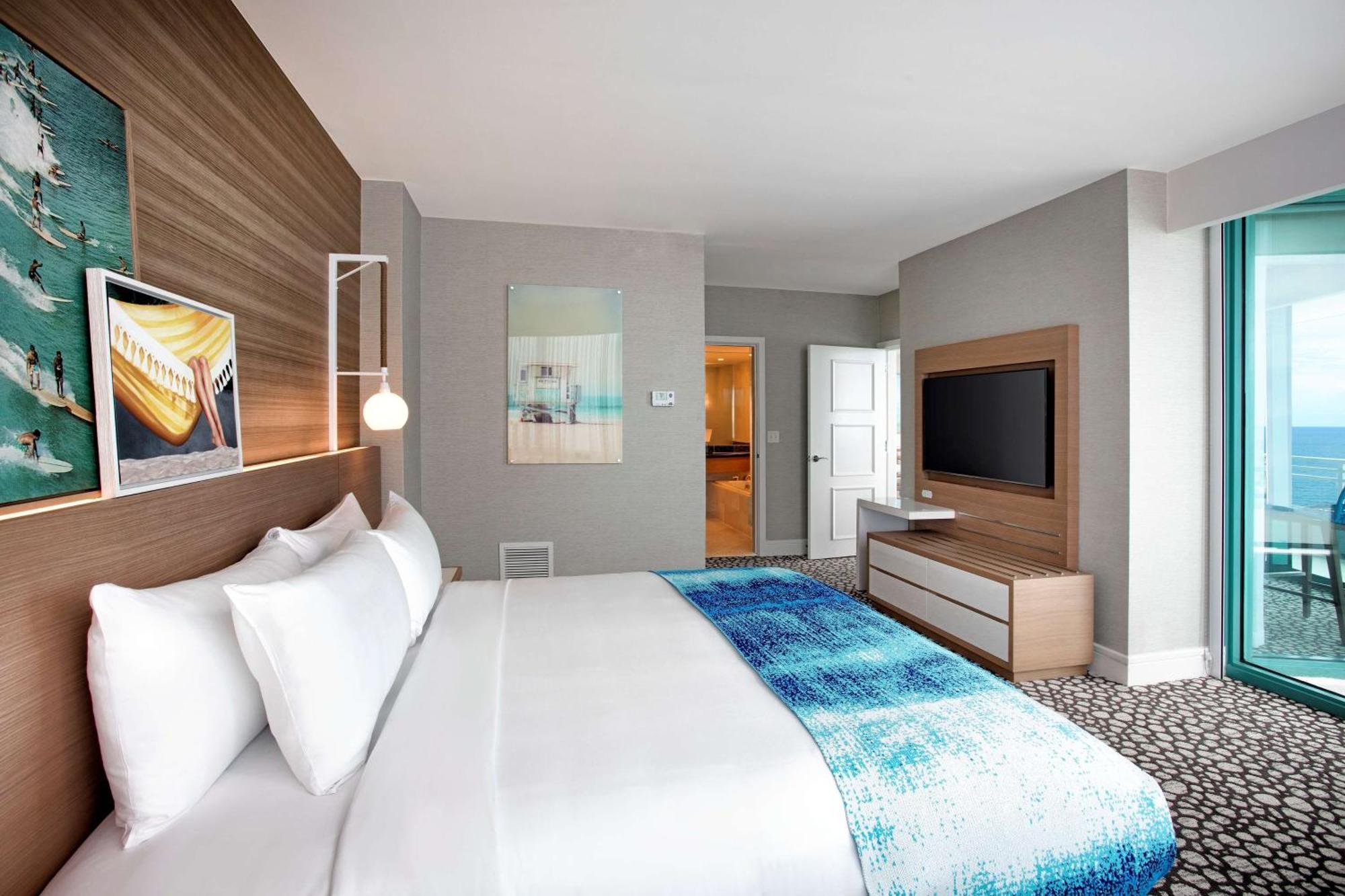 The Diplomat Hollywood, Curio Collection By Hilton