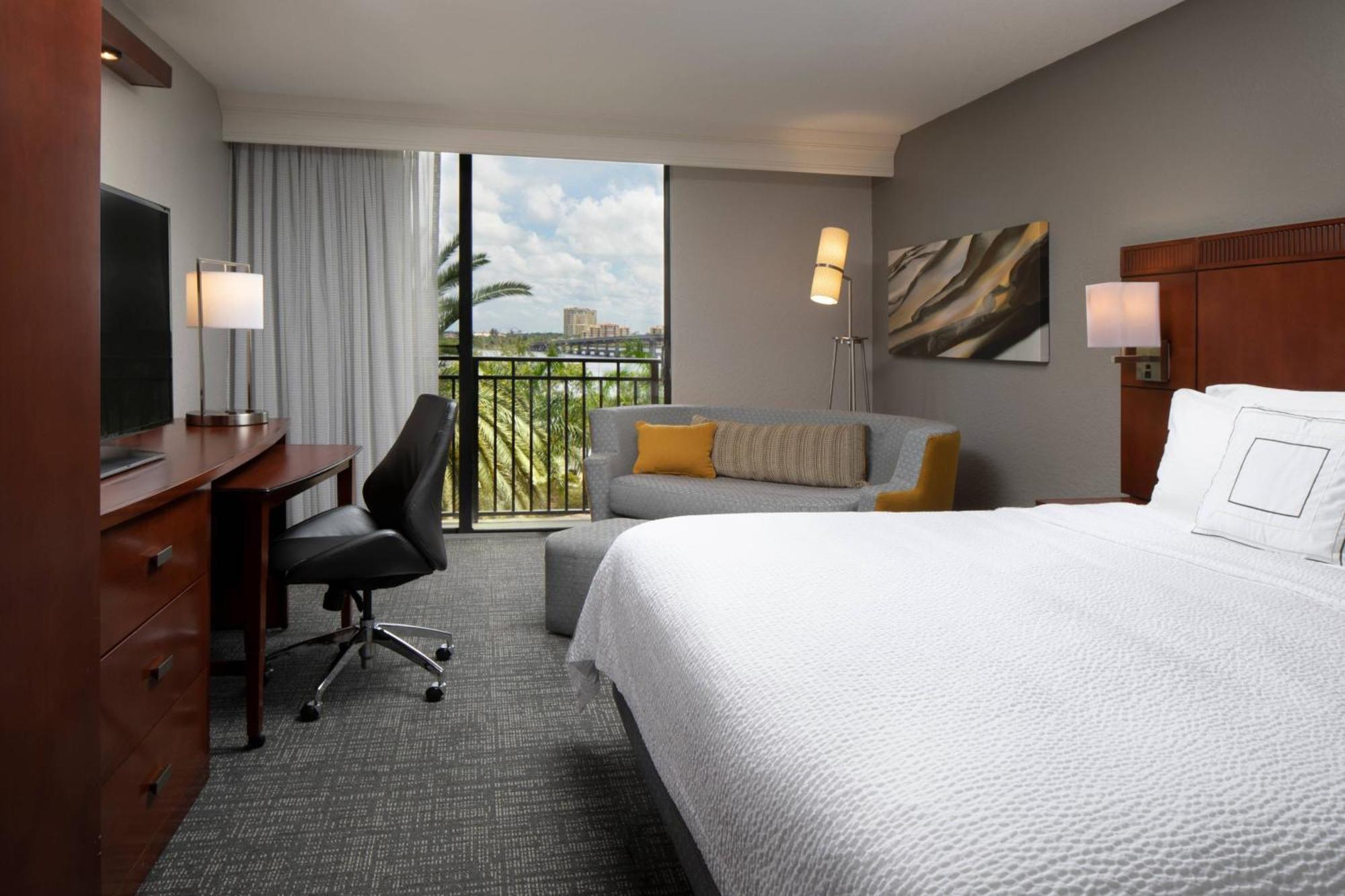 Hotel Courtyard By Marriott Sarasota/riverfront 3*