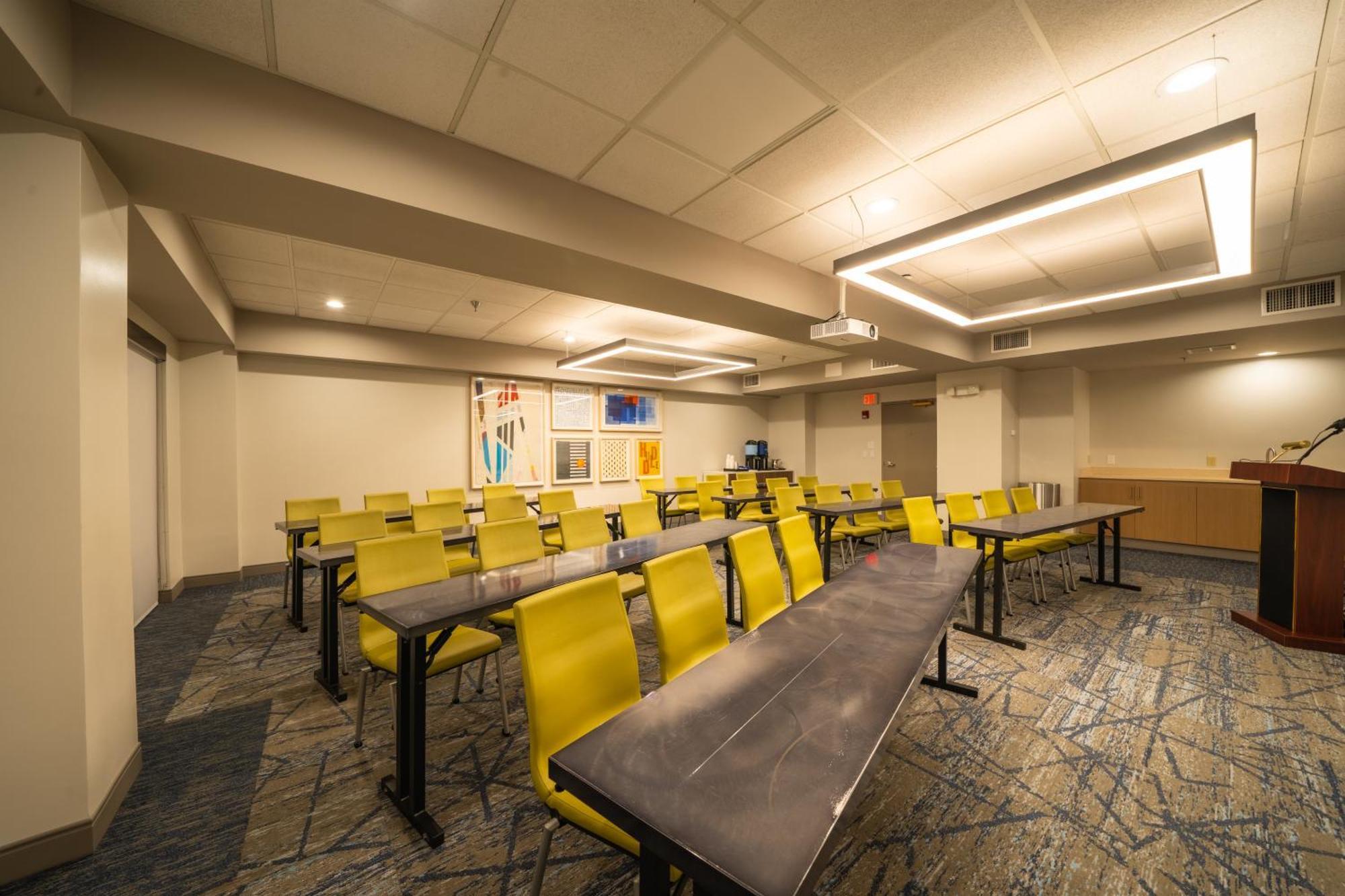 Express & Tampa-oldsmar By Ihg 2*