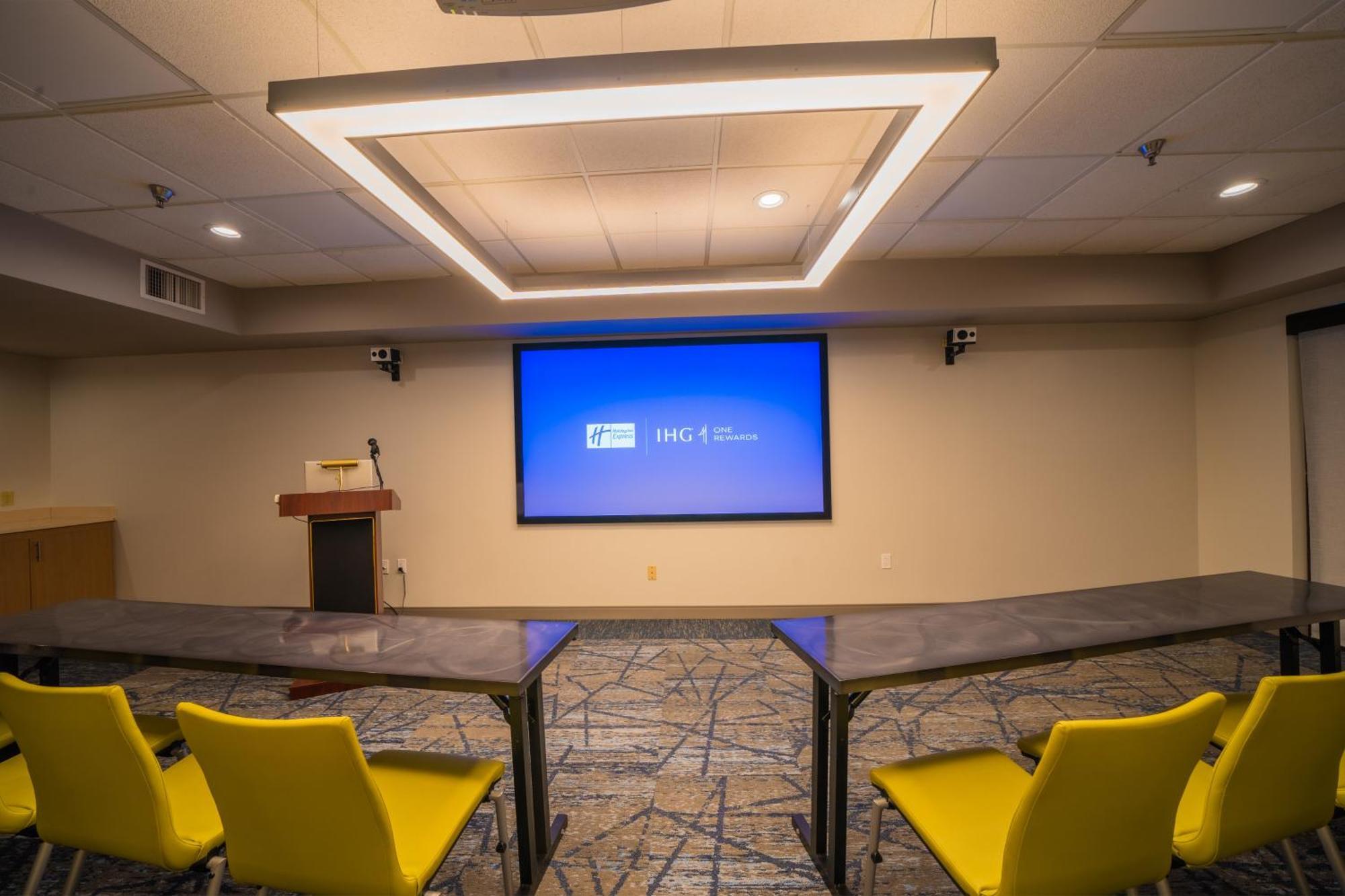 Hotel Express & Tampa-oldsmar By Ihg 2*