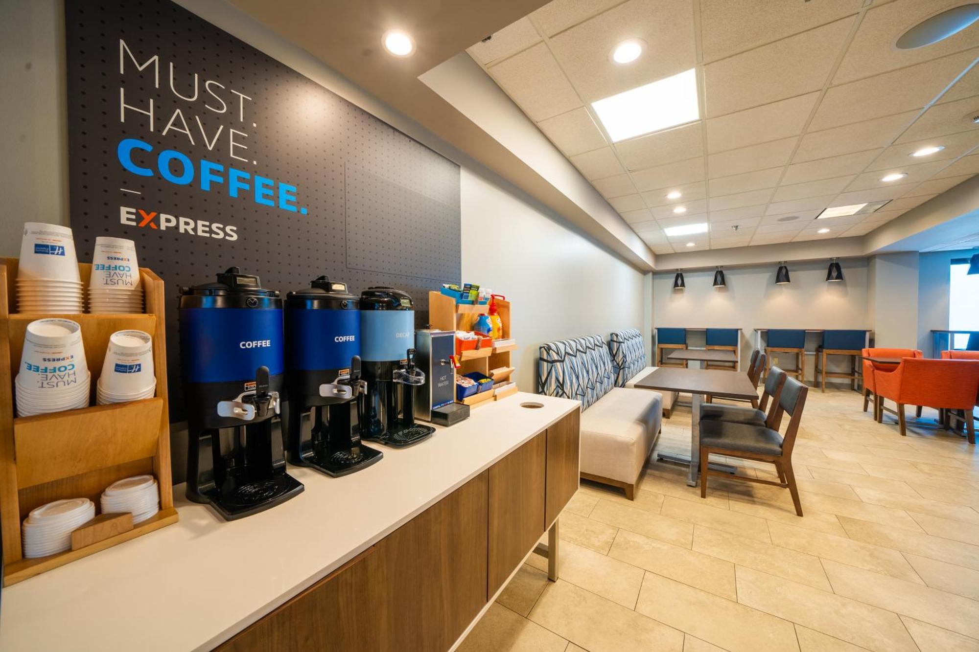 Hotel Express & Tampa-oldsmar By Ihg 2*