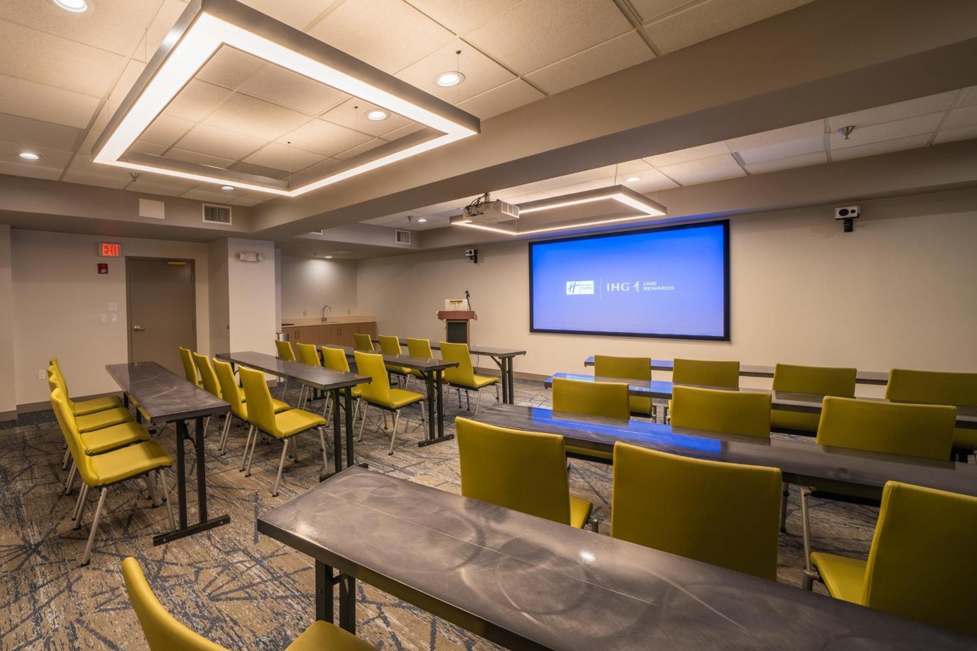 Express & Tampa-oldsmar By Ihg Hotel