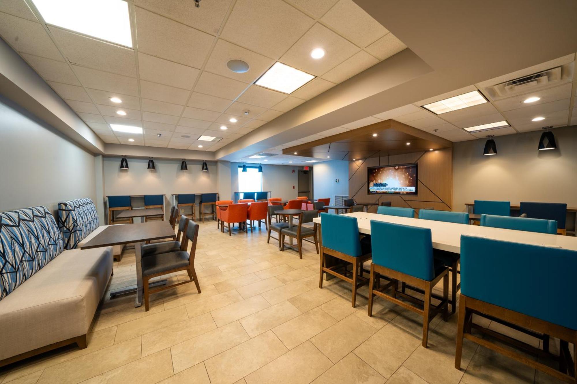 Express & Tampa-oldsmar By Ihg Hotel 2*