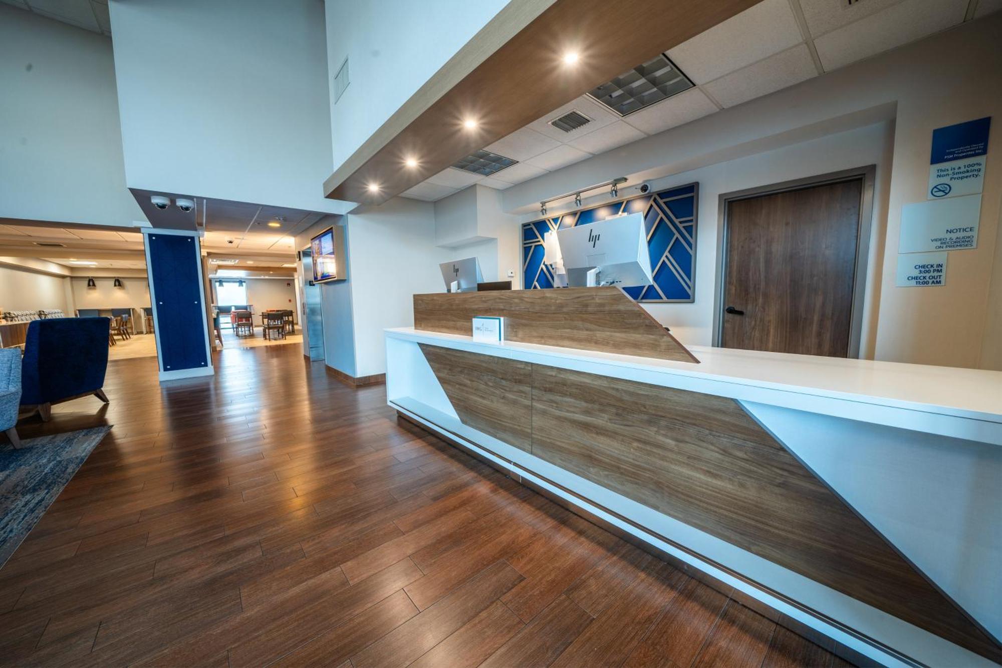 Express & Tampa-oldsmar By Ihg 2* Oldsmar