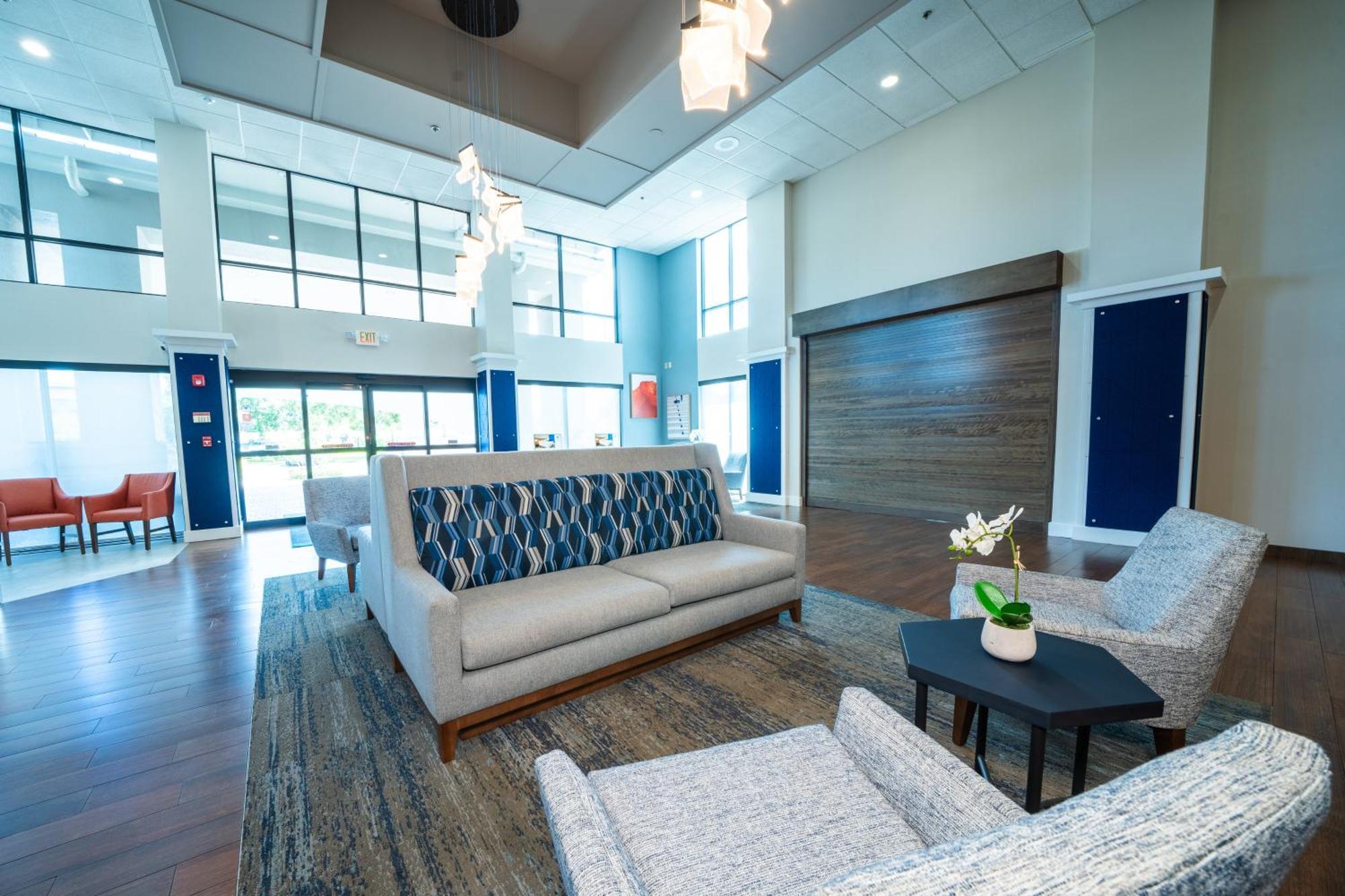Express & Tampa-oldsmar By Ihg Hotel 2*