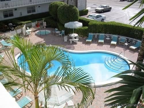 Hotel Deerfield Buccaneer
