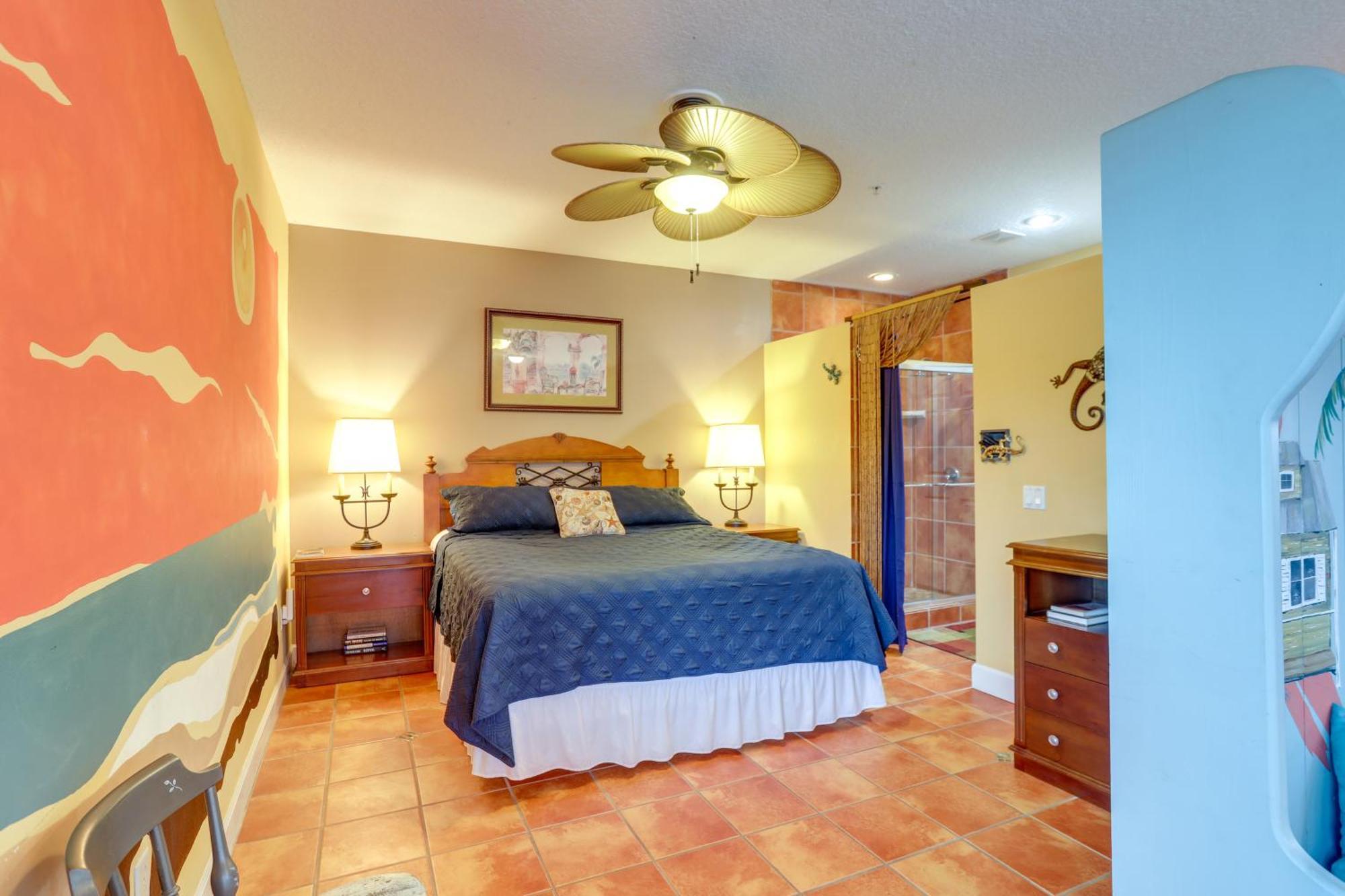 Vibrant - Walk To Indian Rocks Beach! Apartment