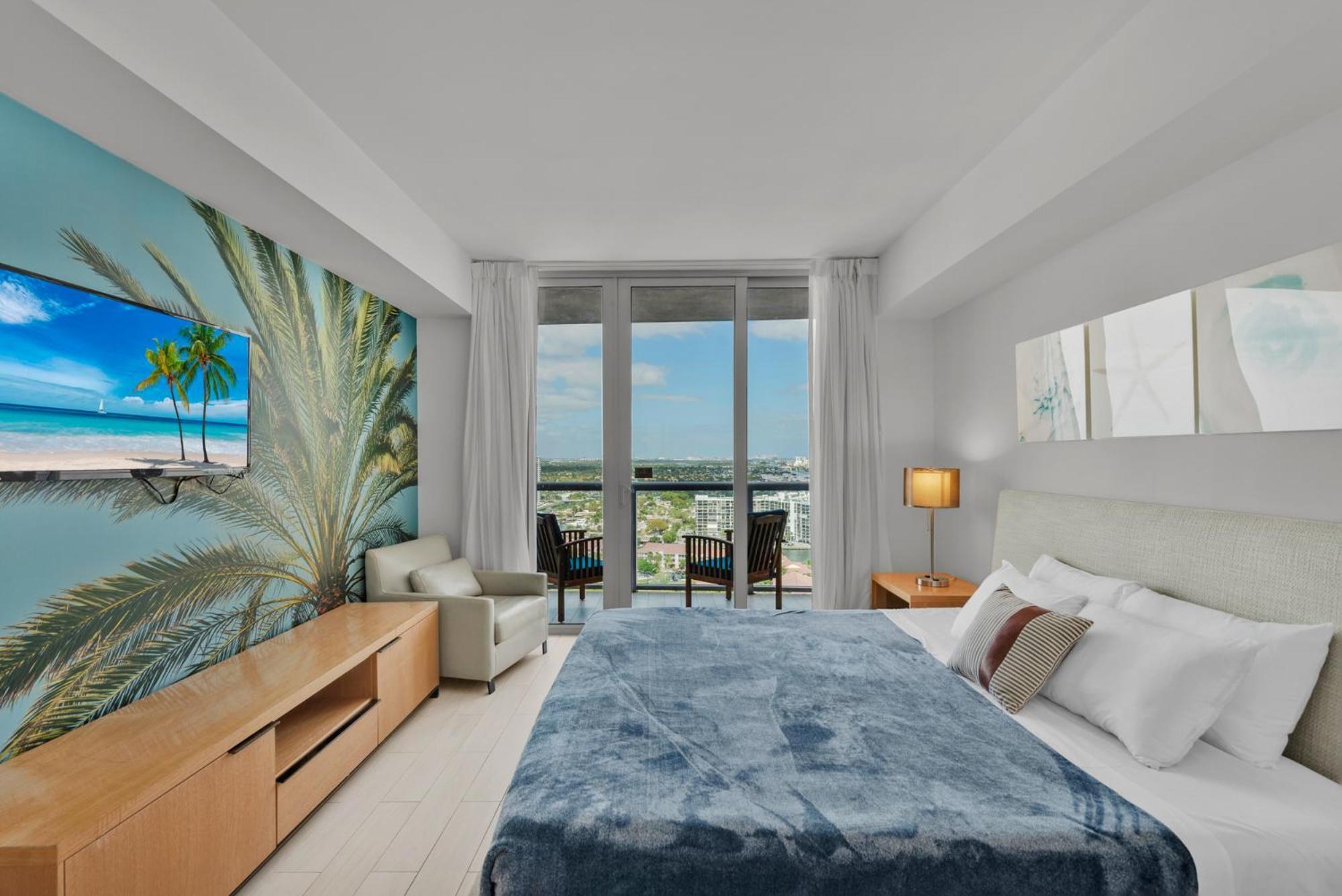 Water View Building With Pool - 5-min Walk To The * Hallandale Beach