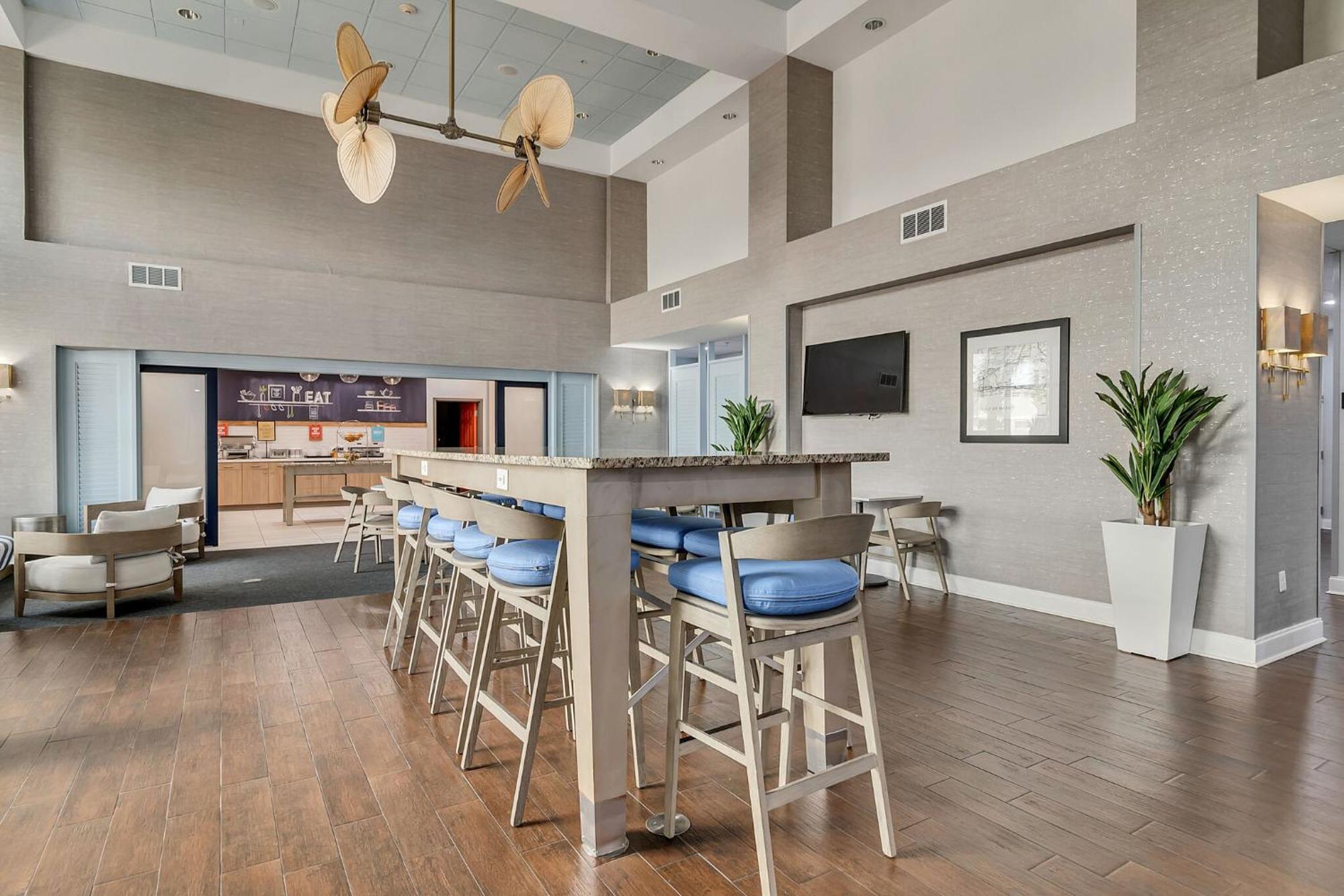 Express & Destin - Miramar By Ihg Hotel