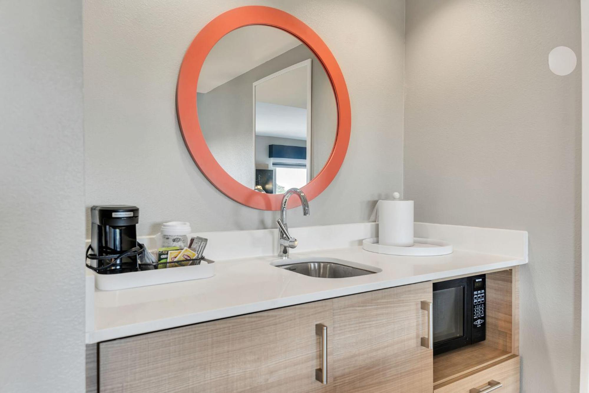 Hotel Express & Destin - Miramar By Ihg 3*