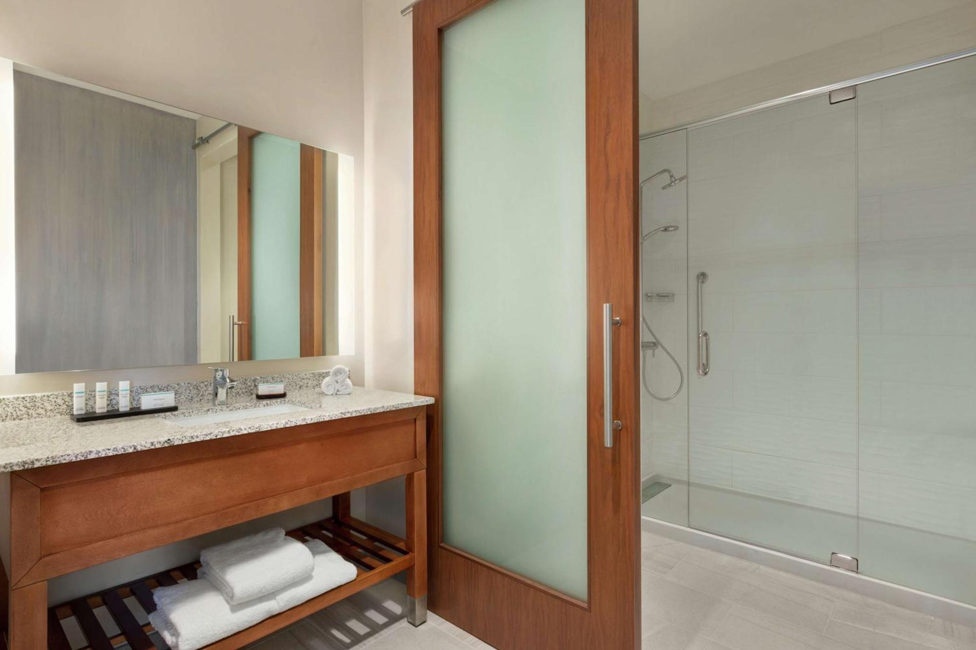 Hotel Embassy By Hilton
