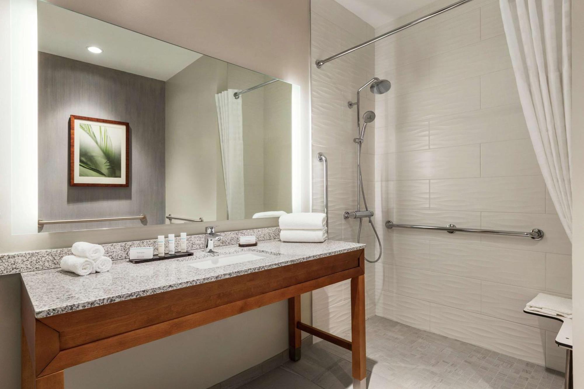 Hotel Embassy By Hilton Sarasota