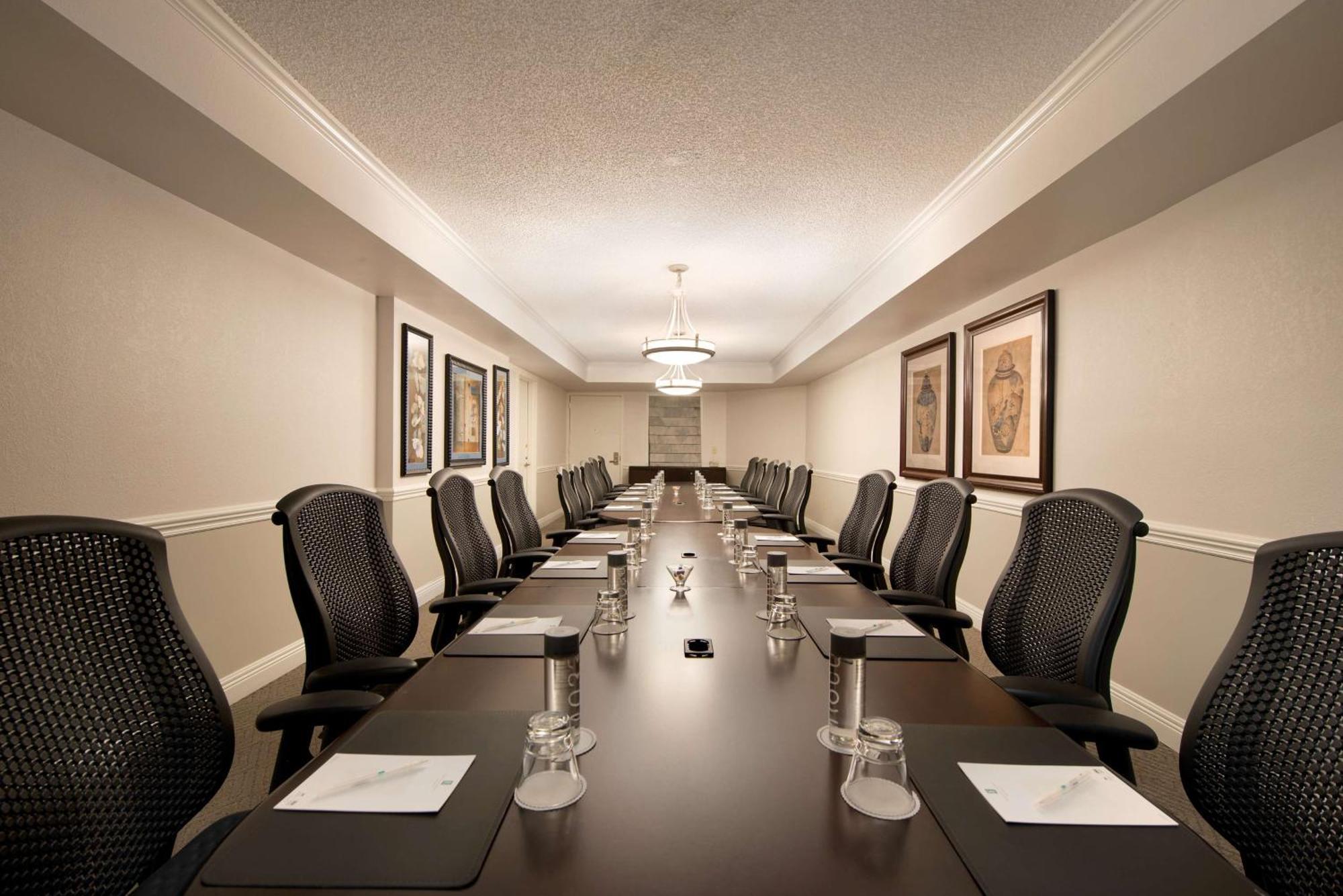 Hotel Embassy
