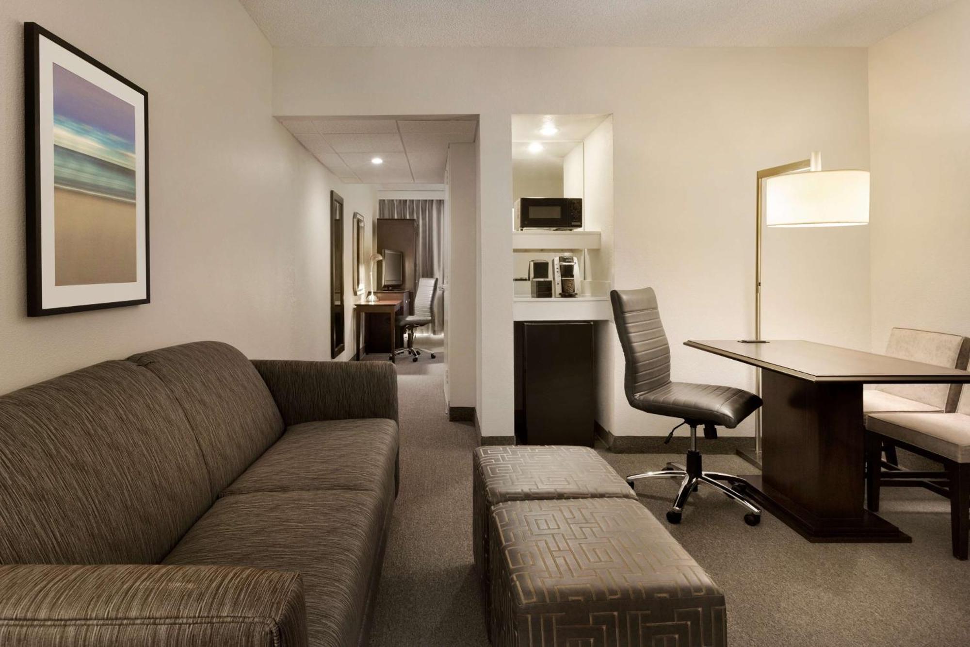 Hotel Embassy