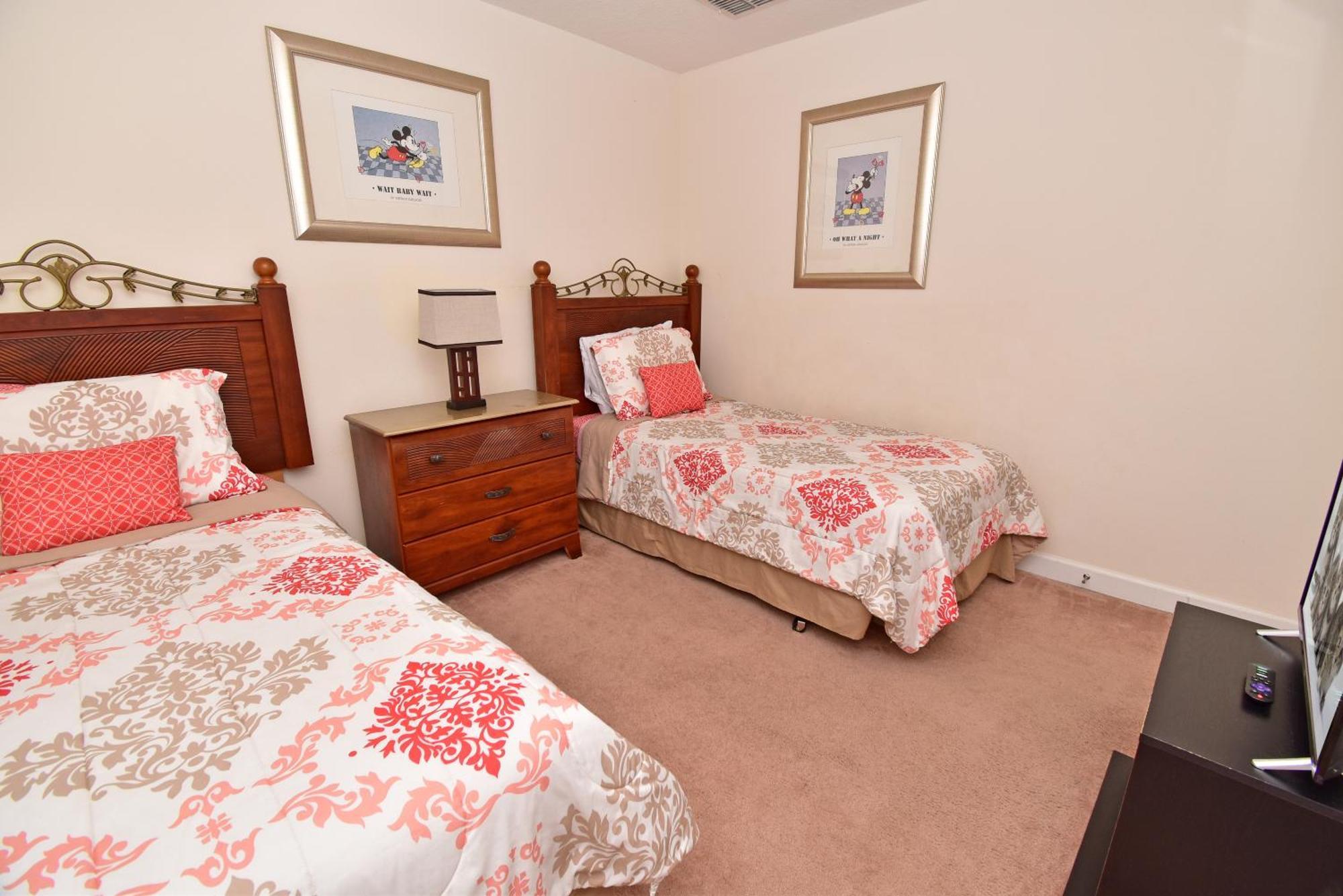 Comfortable Pool With & Games Close To *