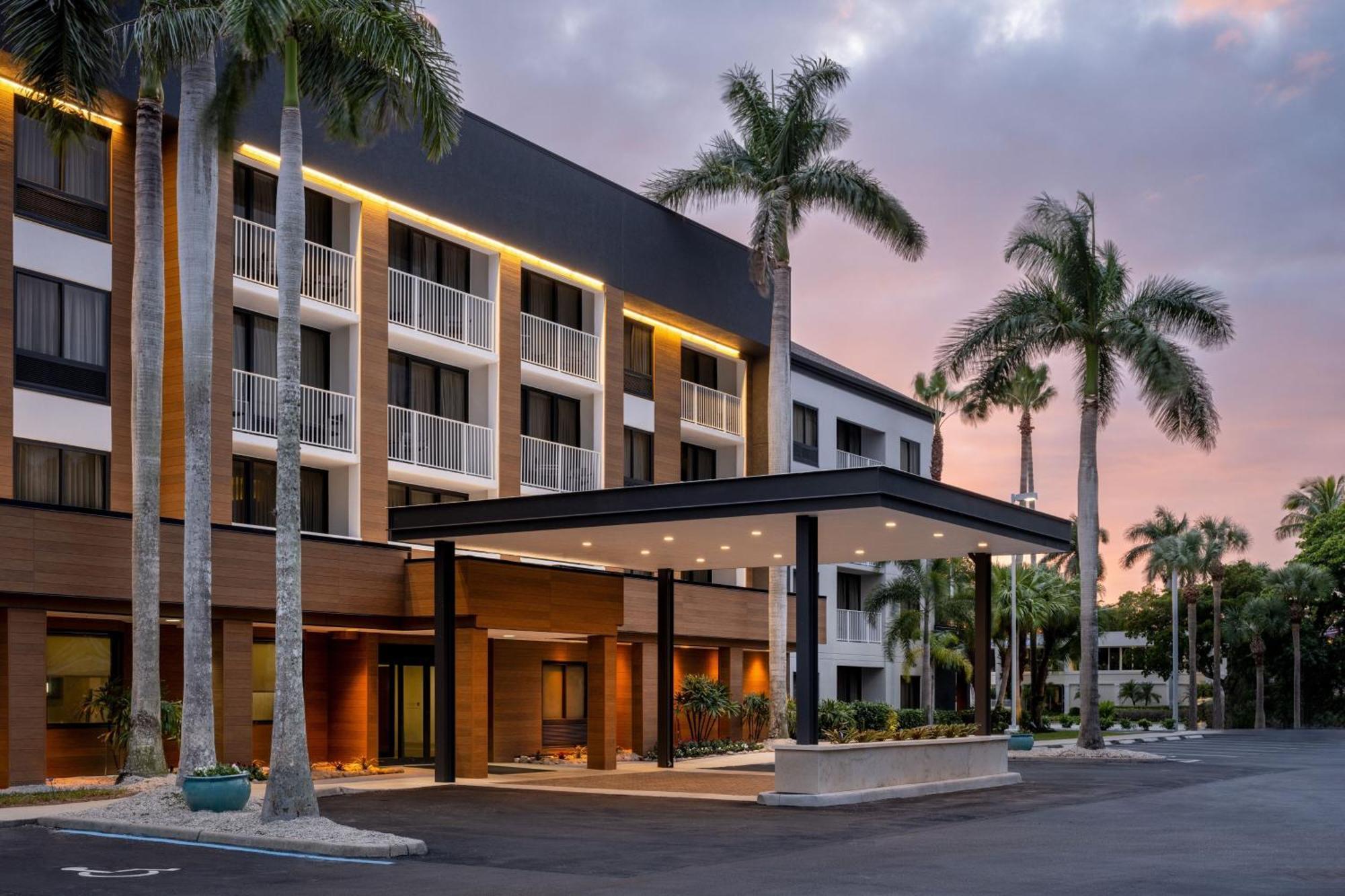 Courtyard By Marriott - Naples