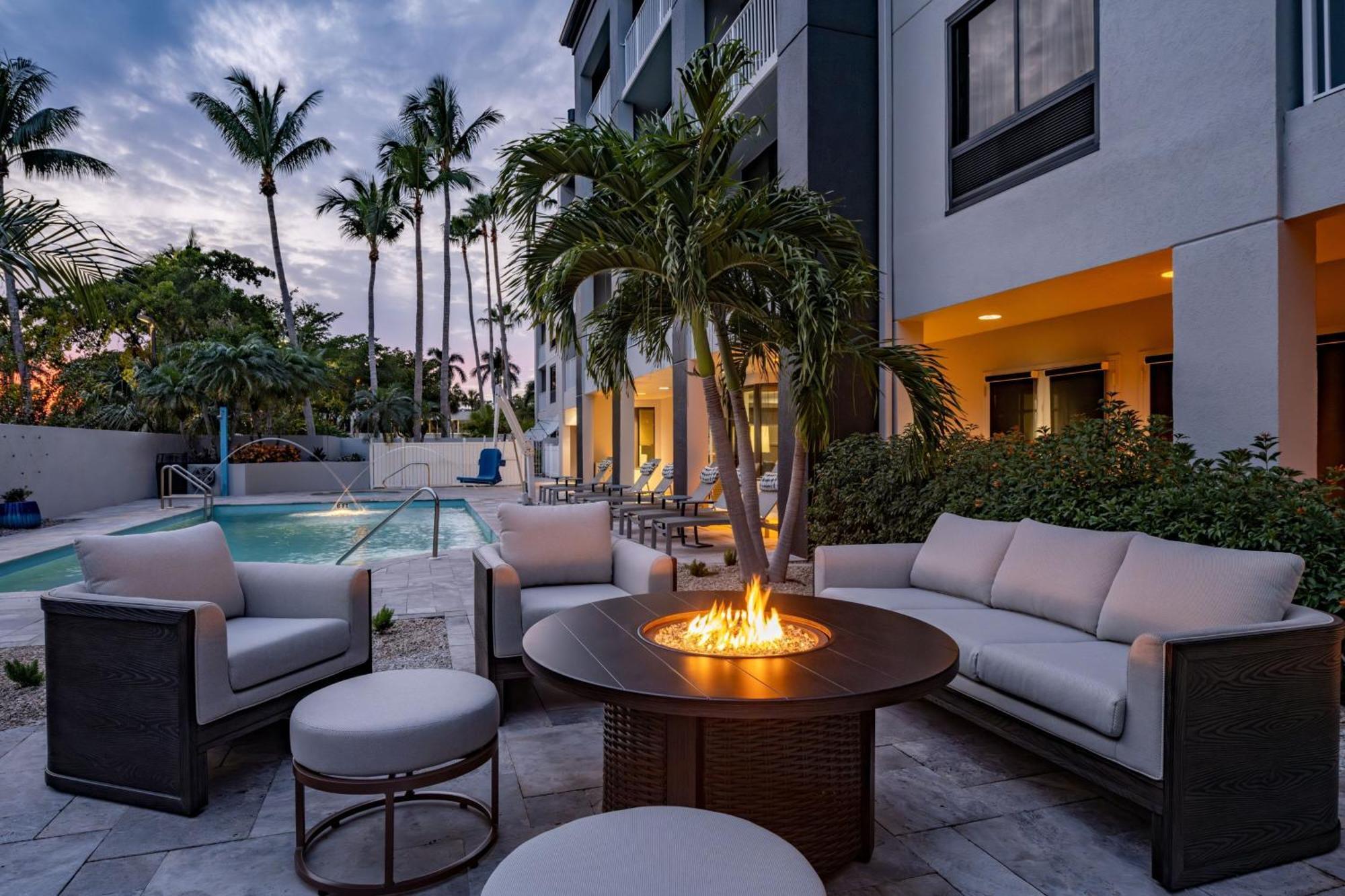 Courtyard By Marriott - 3* Naples