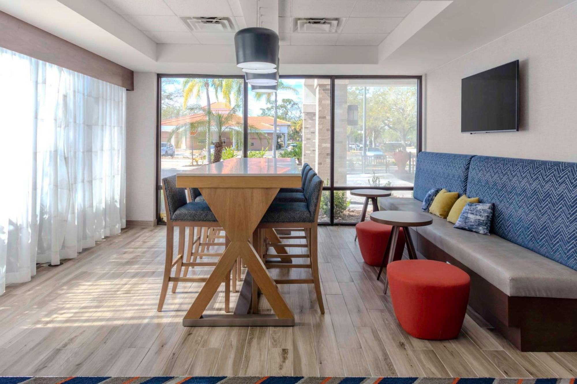 Hotel Hampton I-75 Bee Ridge 3*