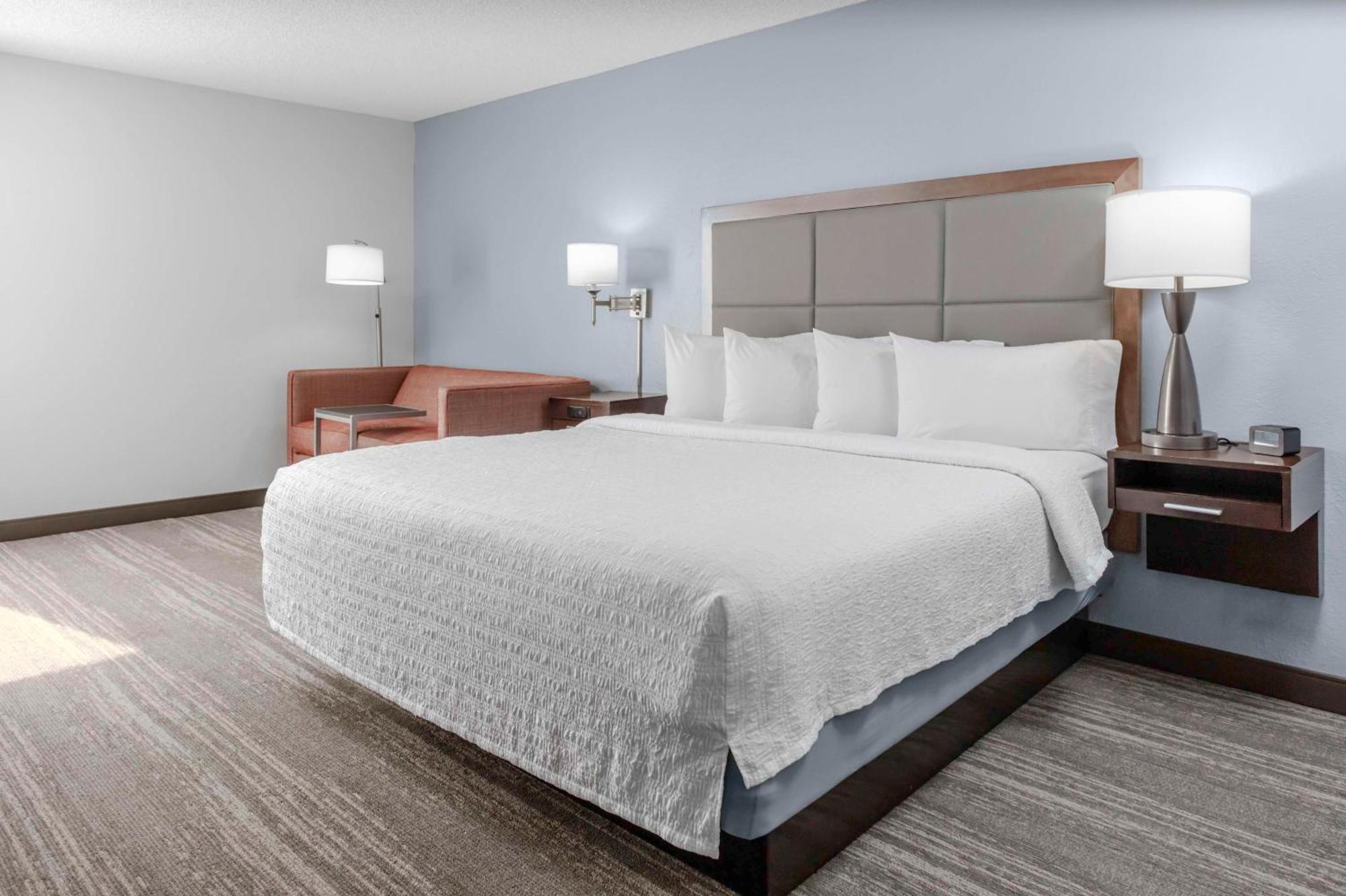 Hampton I-75 Bee Ridge 3*