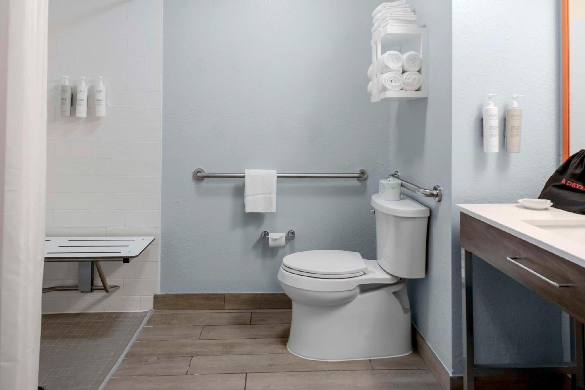 Hampton I-75 Bee Ridge Hotel 3*