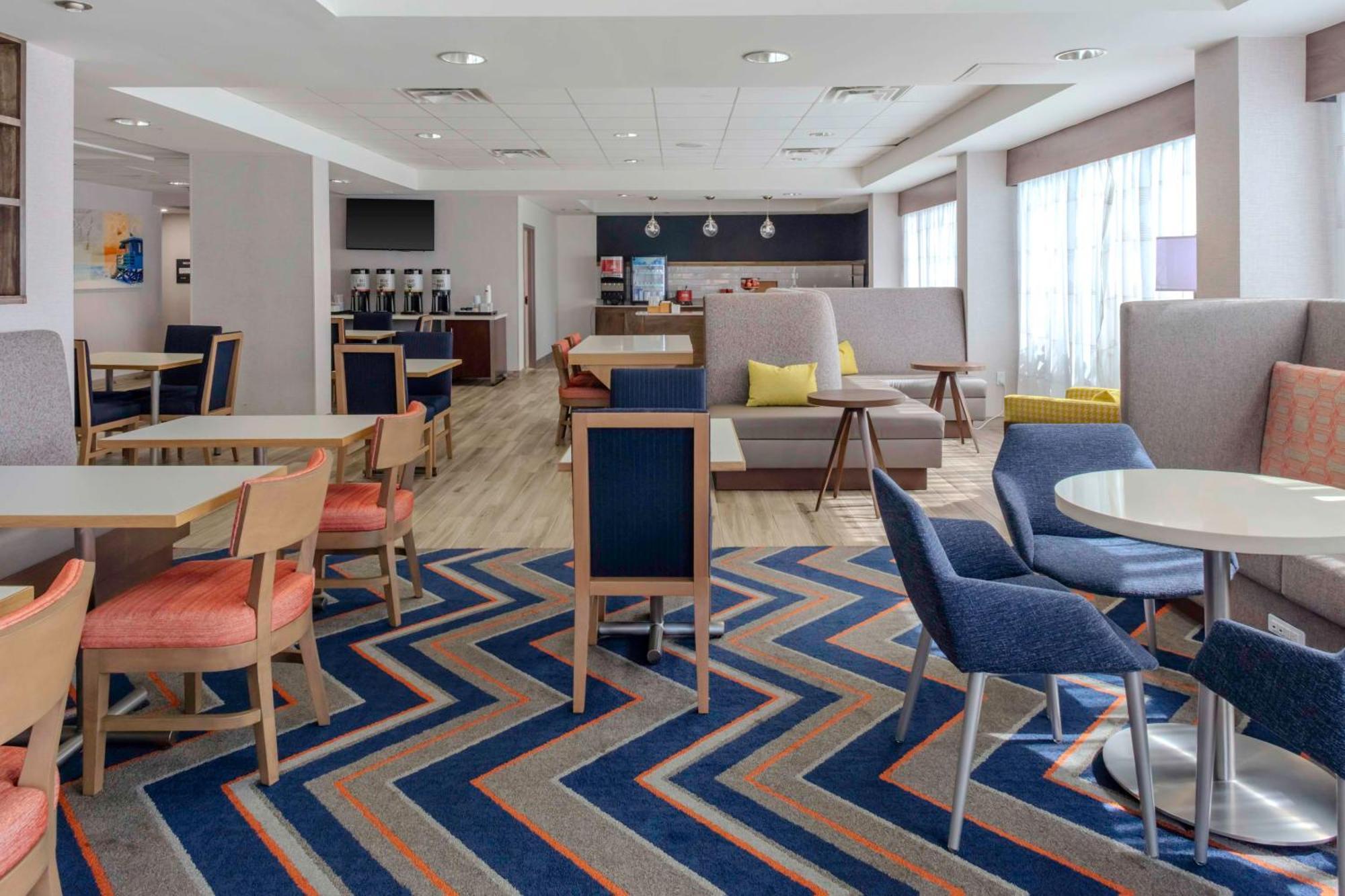 Hotel Hampton I-75 Bee Ridge 3*