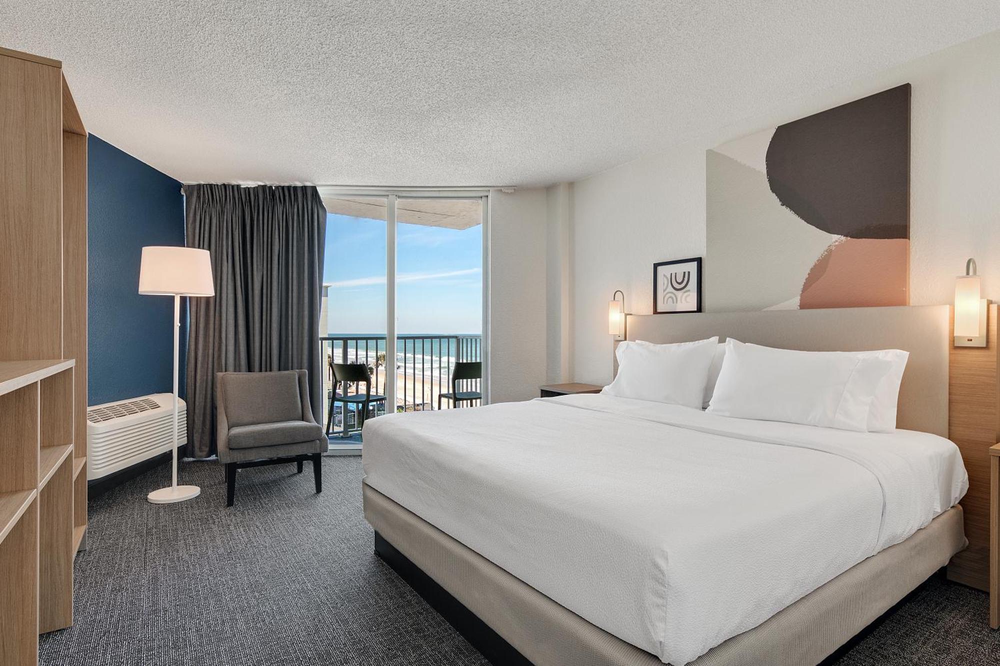 Spark By Hilton Ormond Oceanfront 3*
