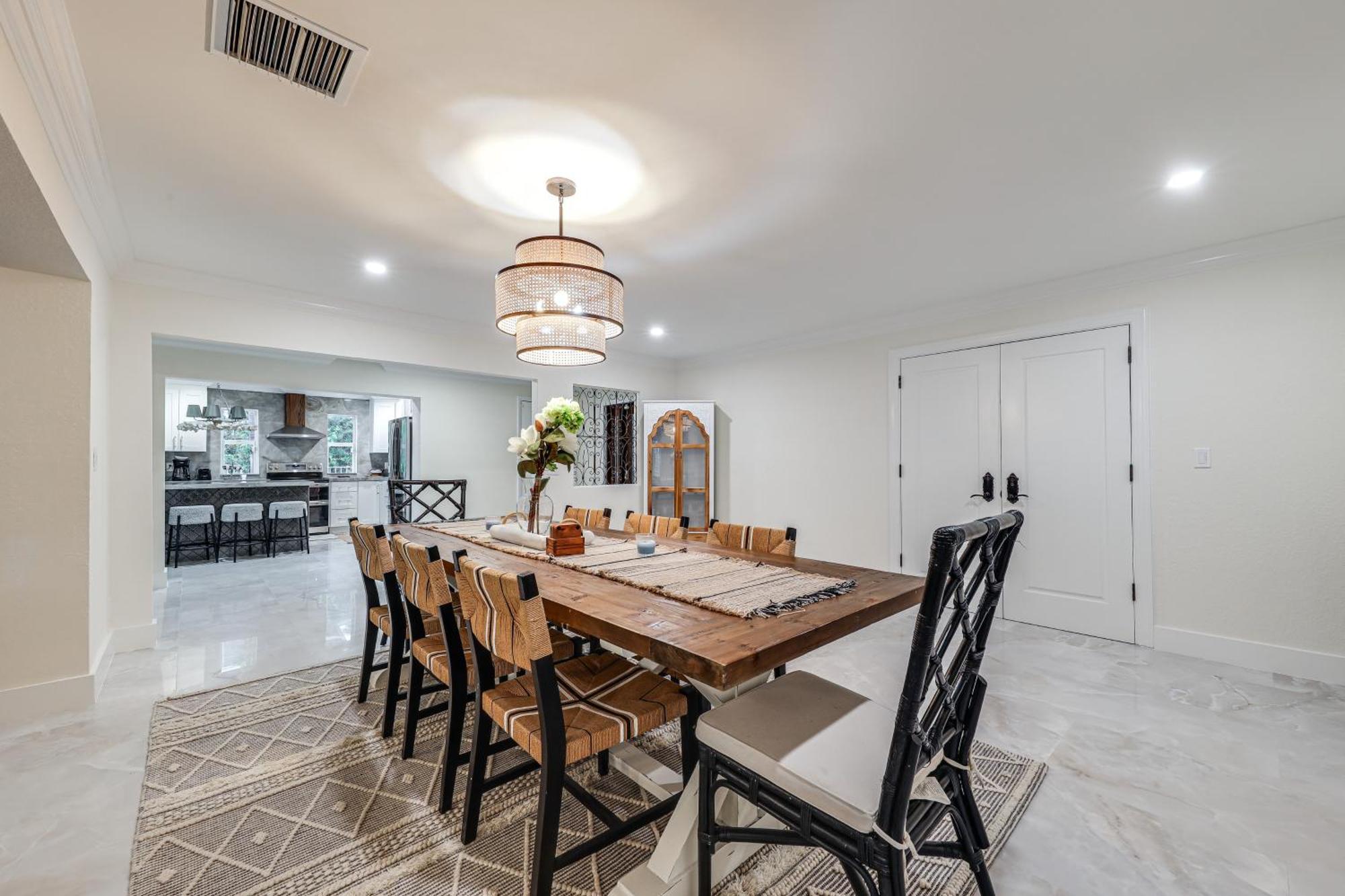 Spacious With Pool And Grill! *