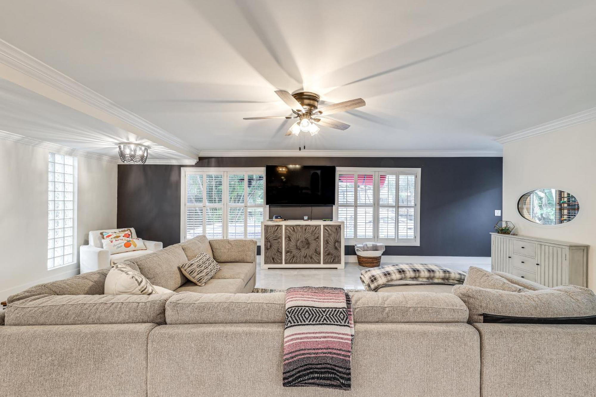 Holiday home Spacious With Pool And Grill! Lighthouse Point