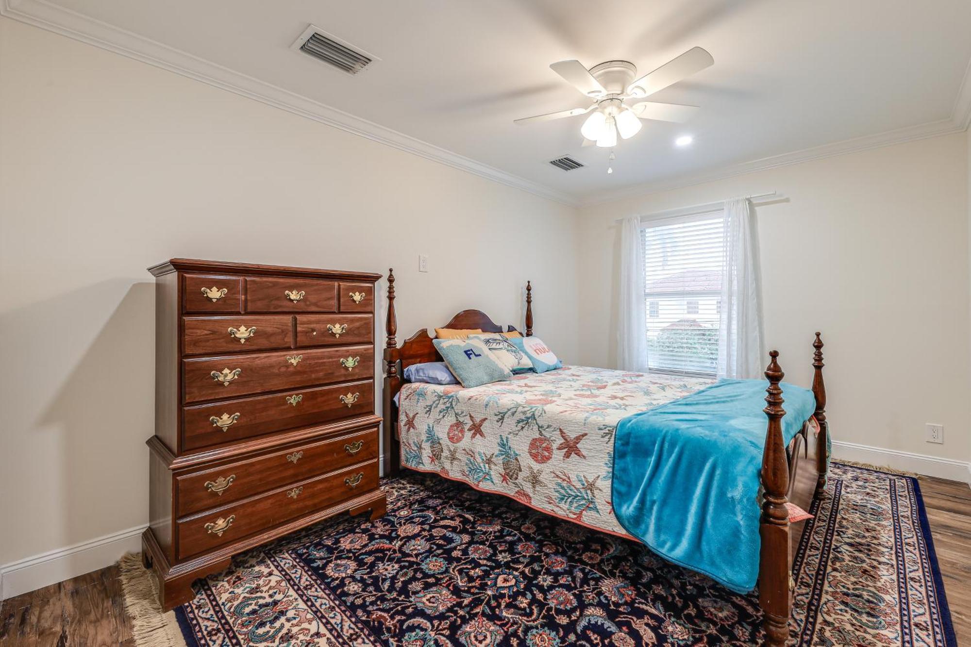 Spacious With Pool And Grill!