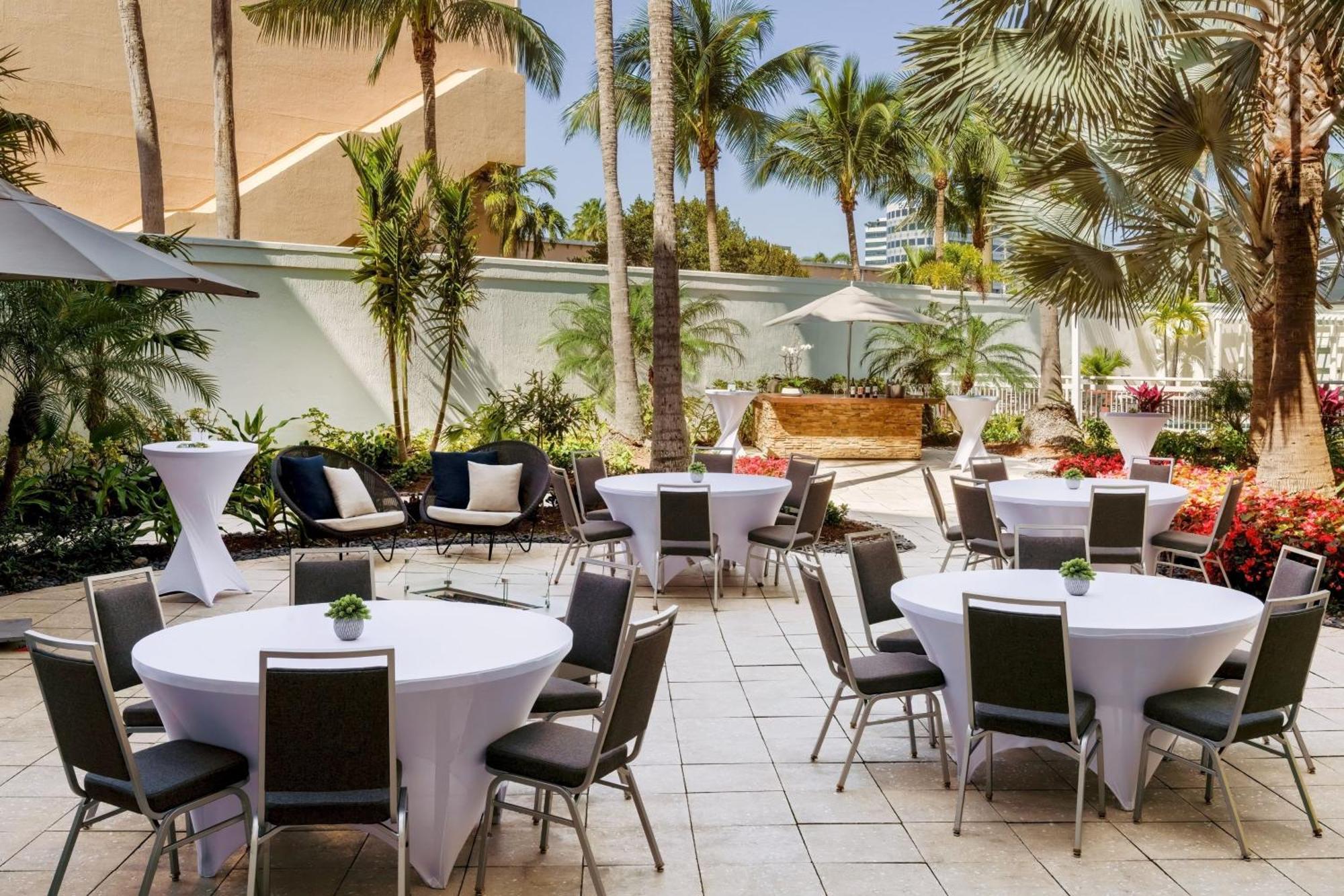 Courtyard By Marriott Miami Mall