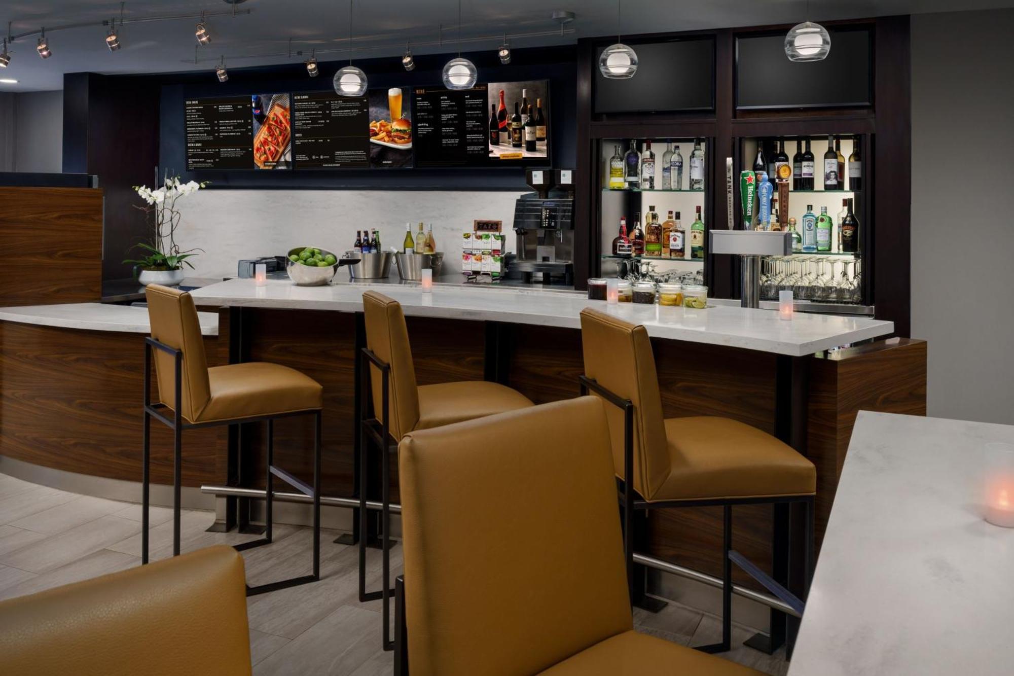 Courtyard By Marriott Miami Mall Hotel Aventura