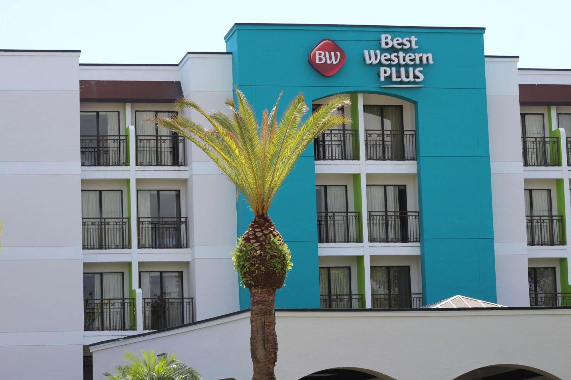 Western Deerfield & Hotel