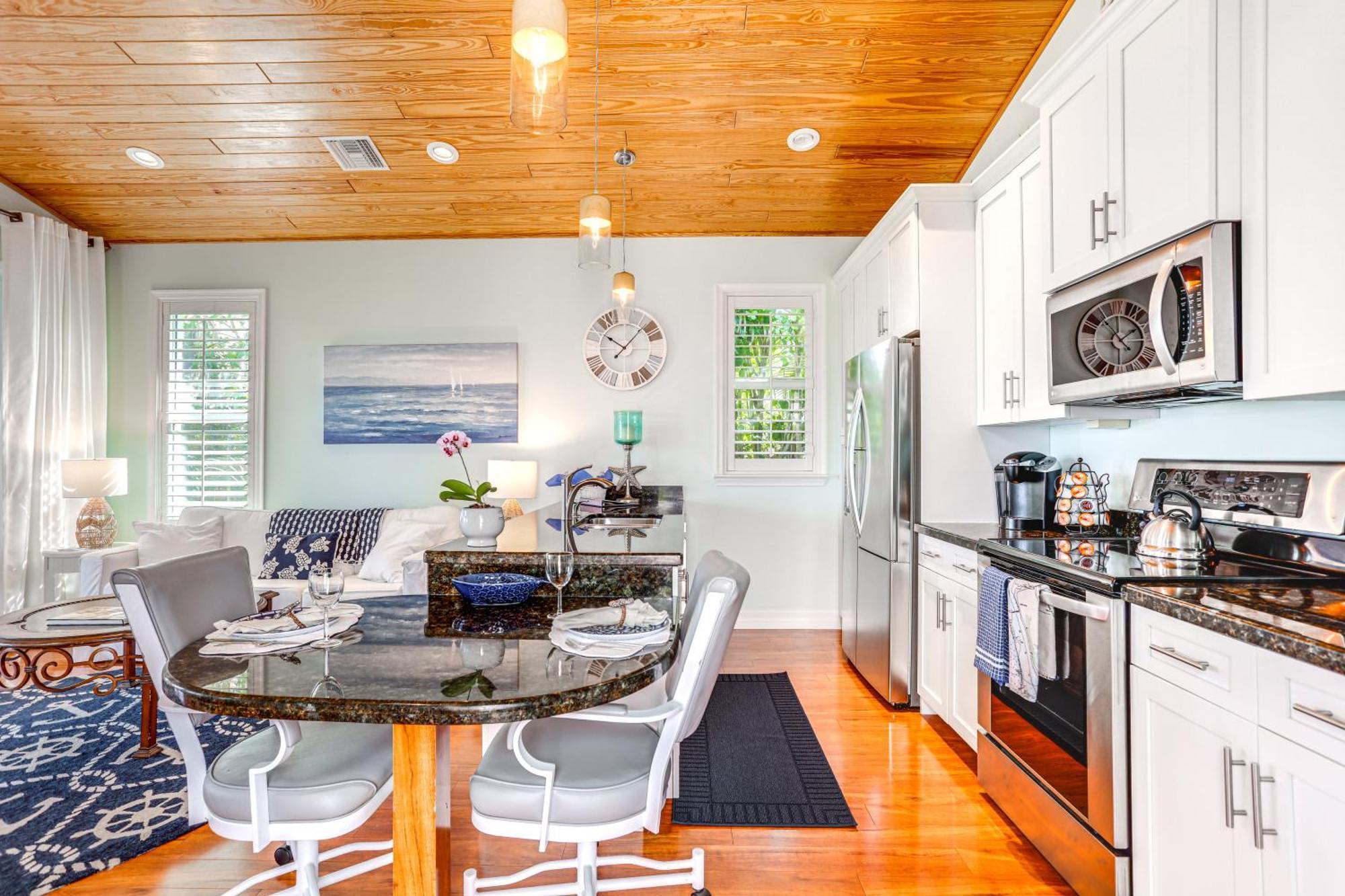 Waterfront Oasis With Hot Tub And Dock! Stuart