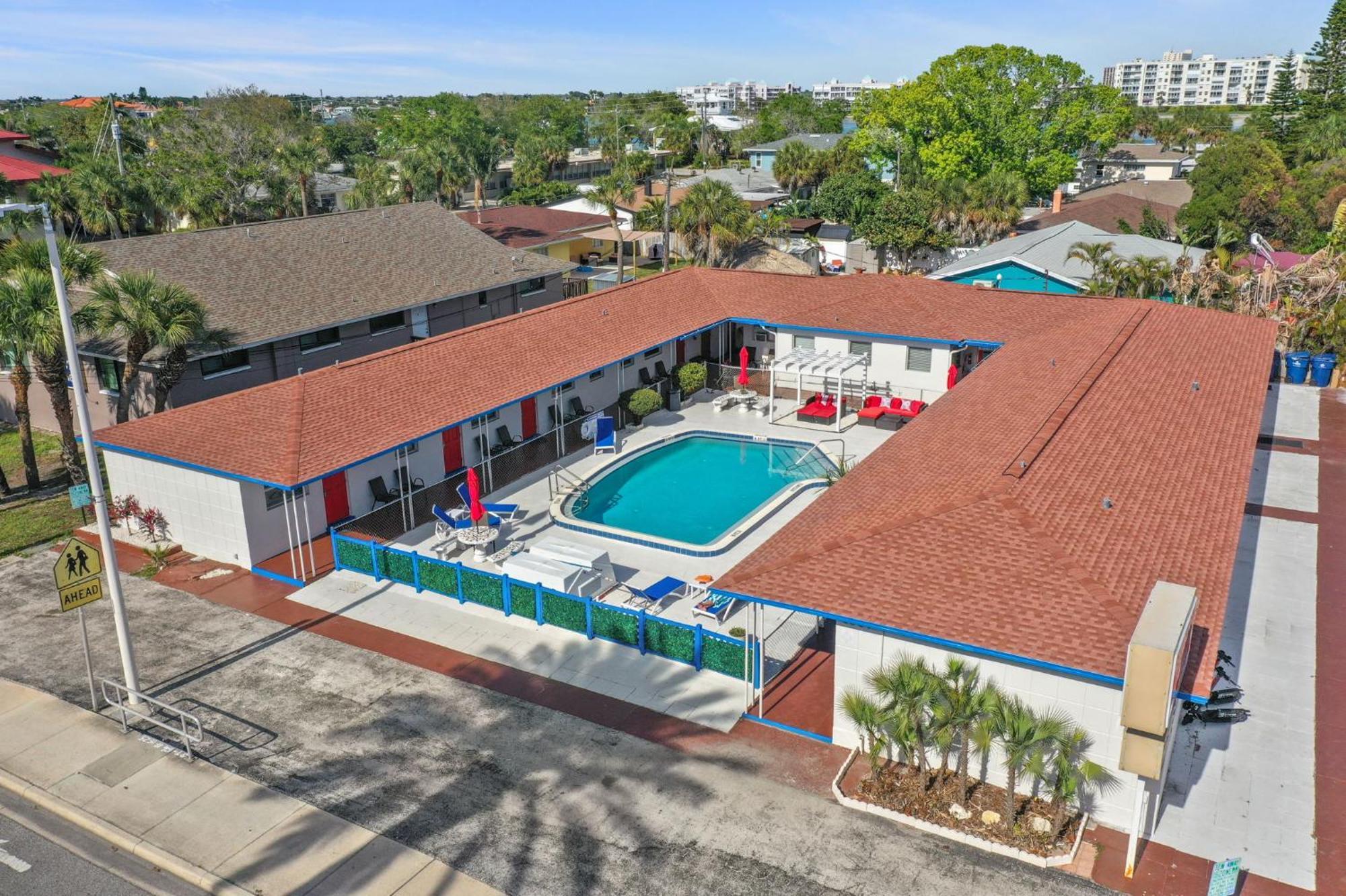 Sun Island Motel 2*