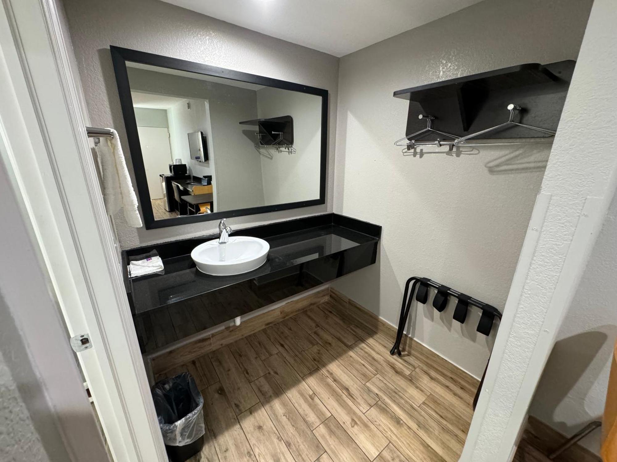 Hotel 6 Englewood, Fl 2*