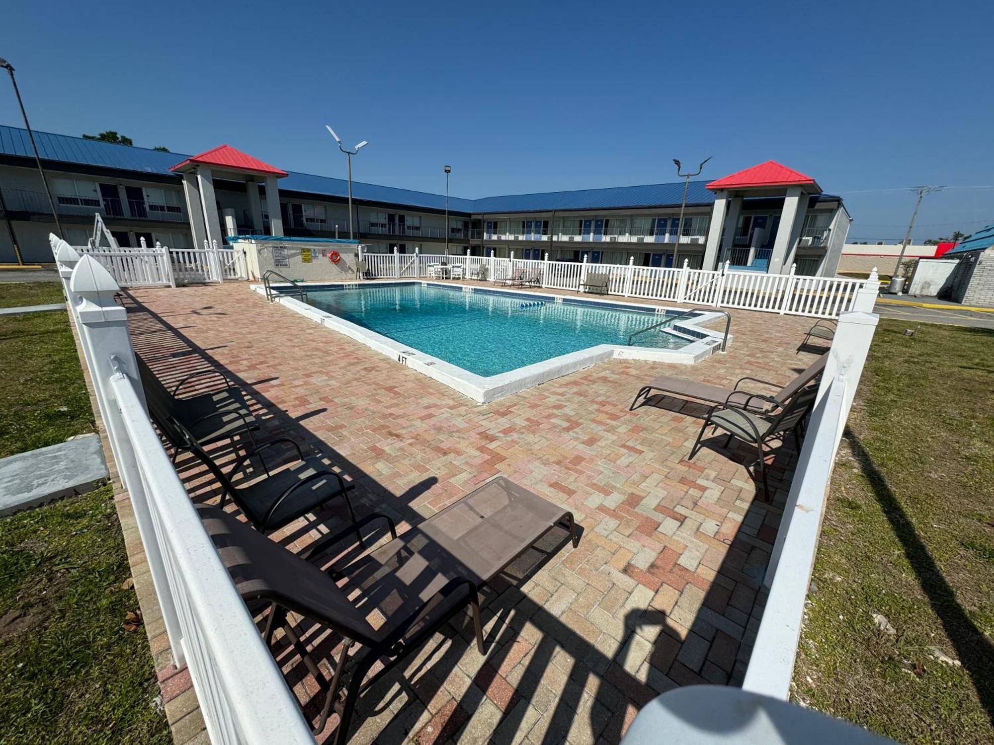 Hotel 6 Englewood, Fl