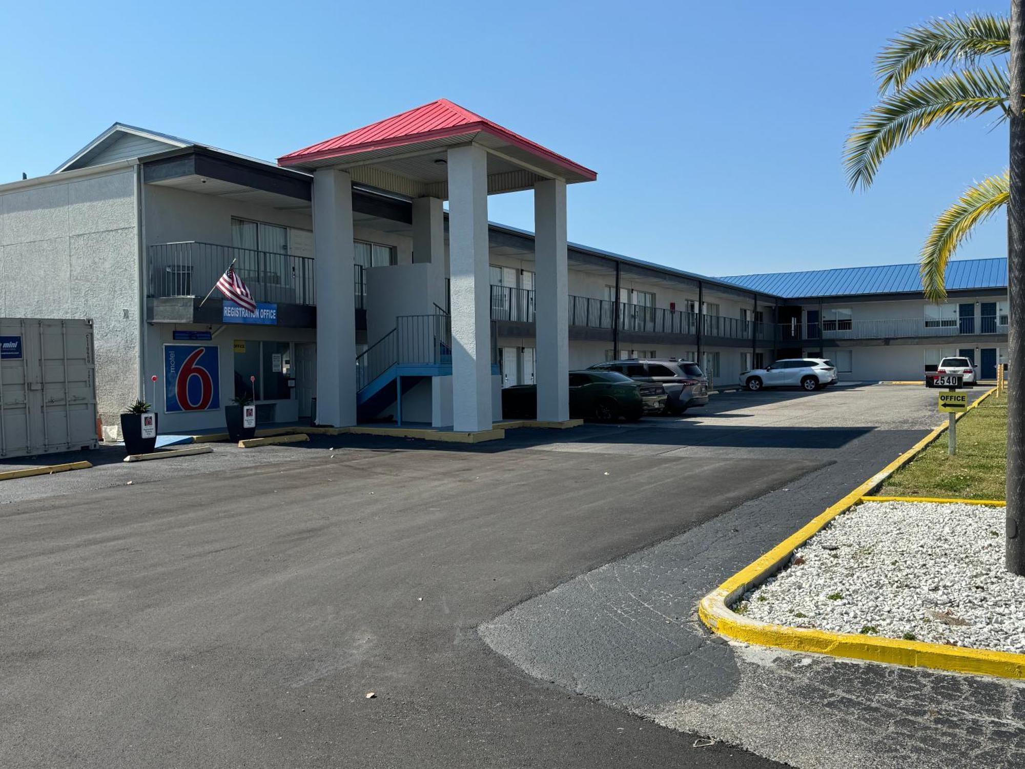 Hotel 6 Englewood, Fl 2*