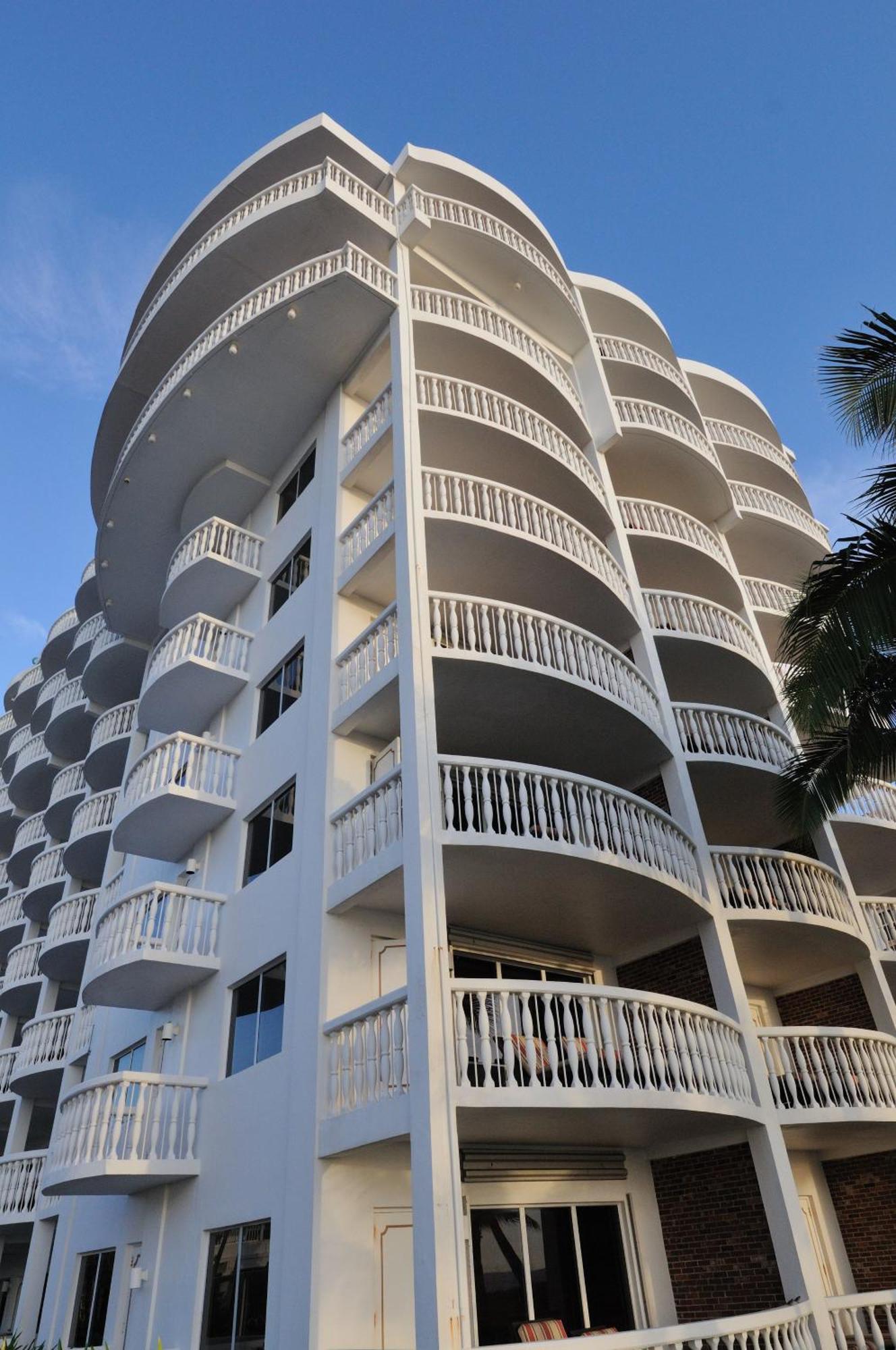 Beachcomber & Club Resort 3*