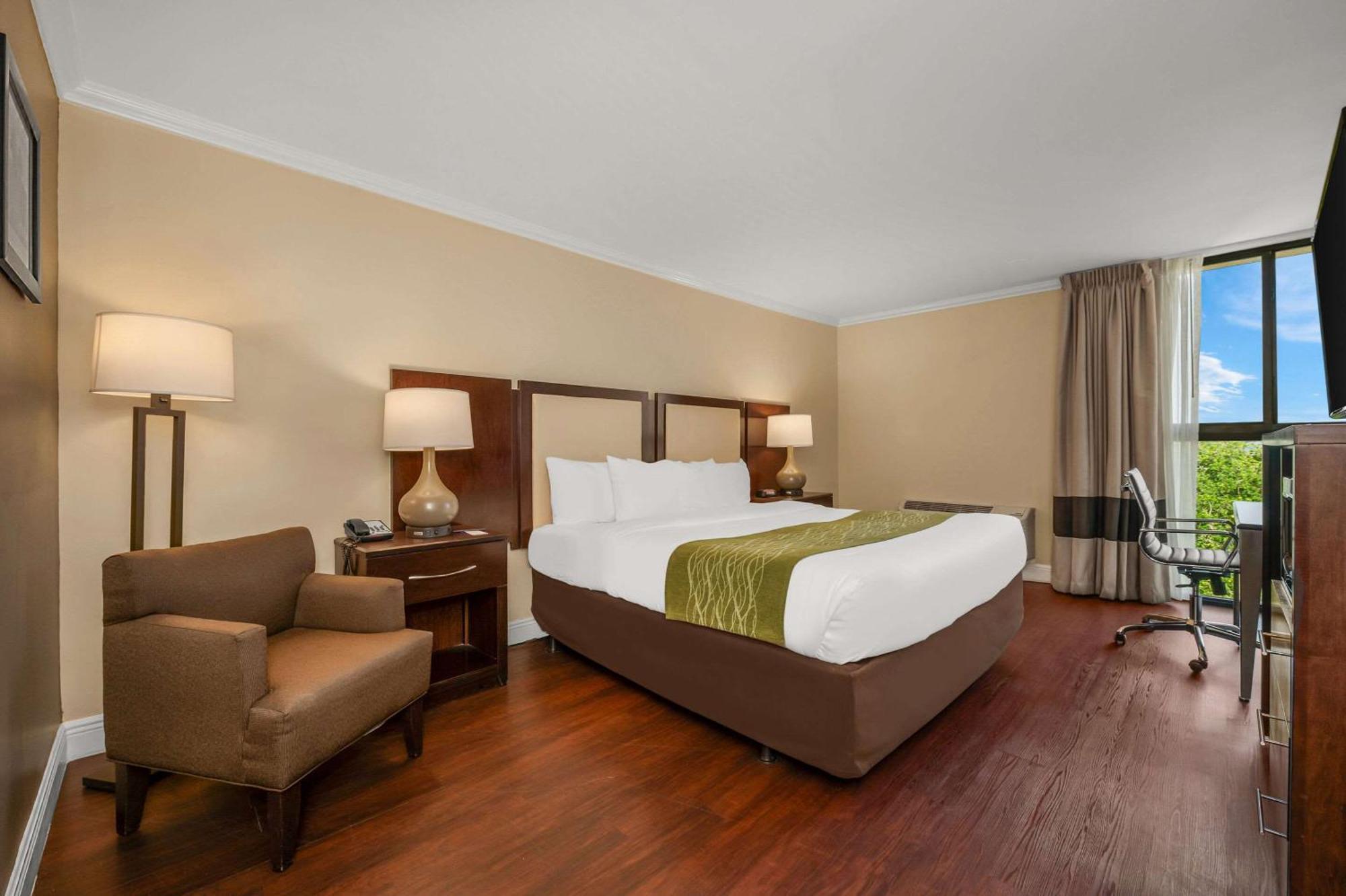 Comfort Oceanside Deerfield 3*