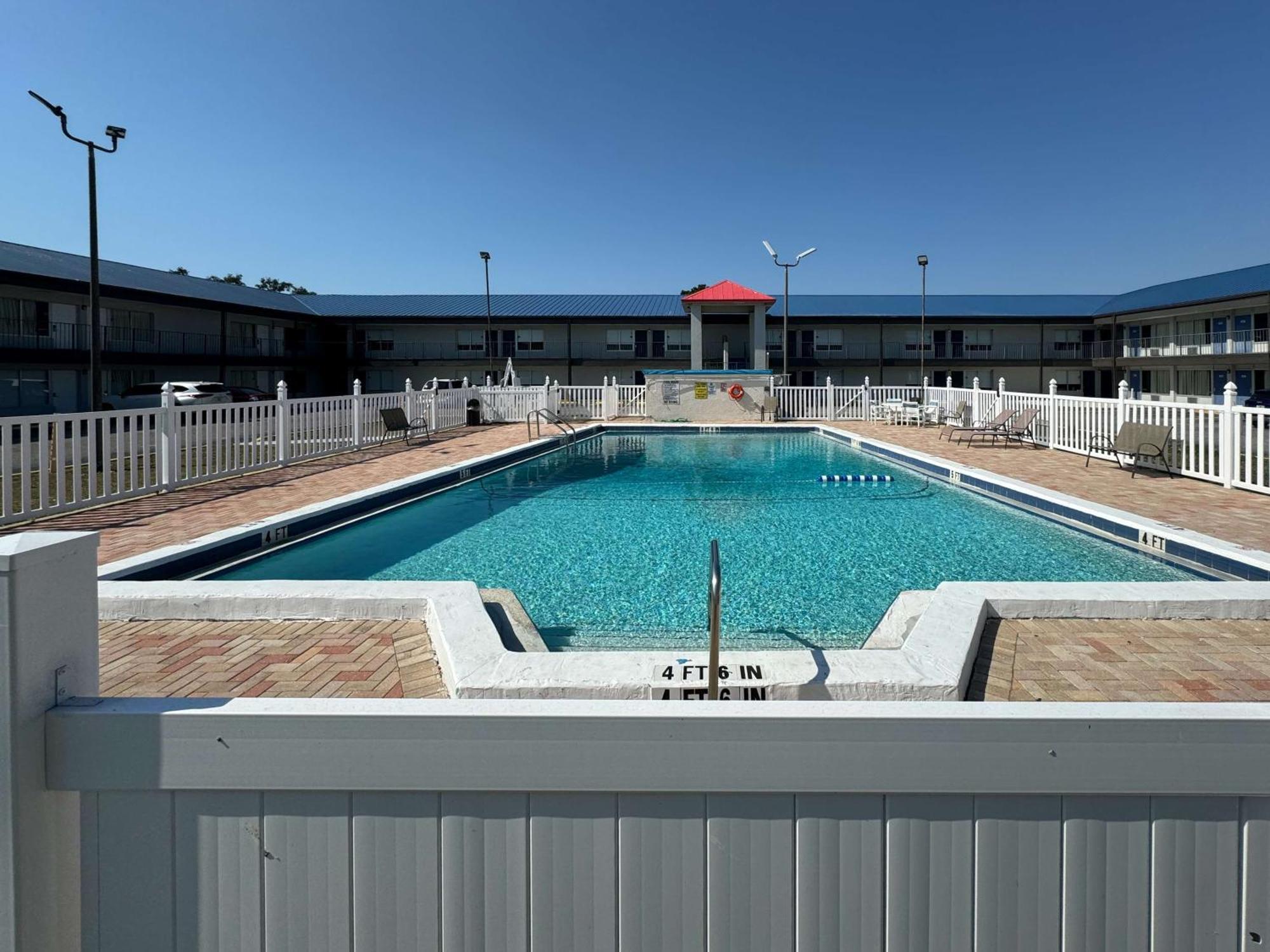 6 Englewood, Fl Hotel